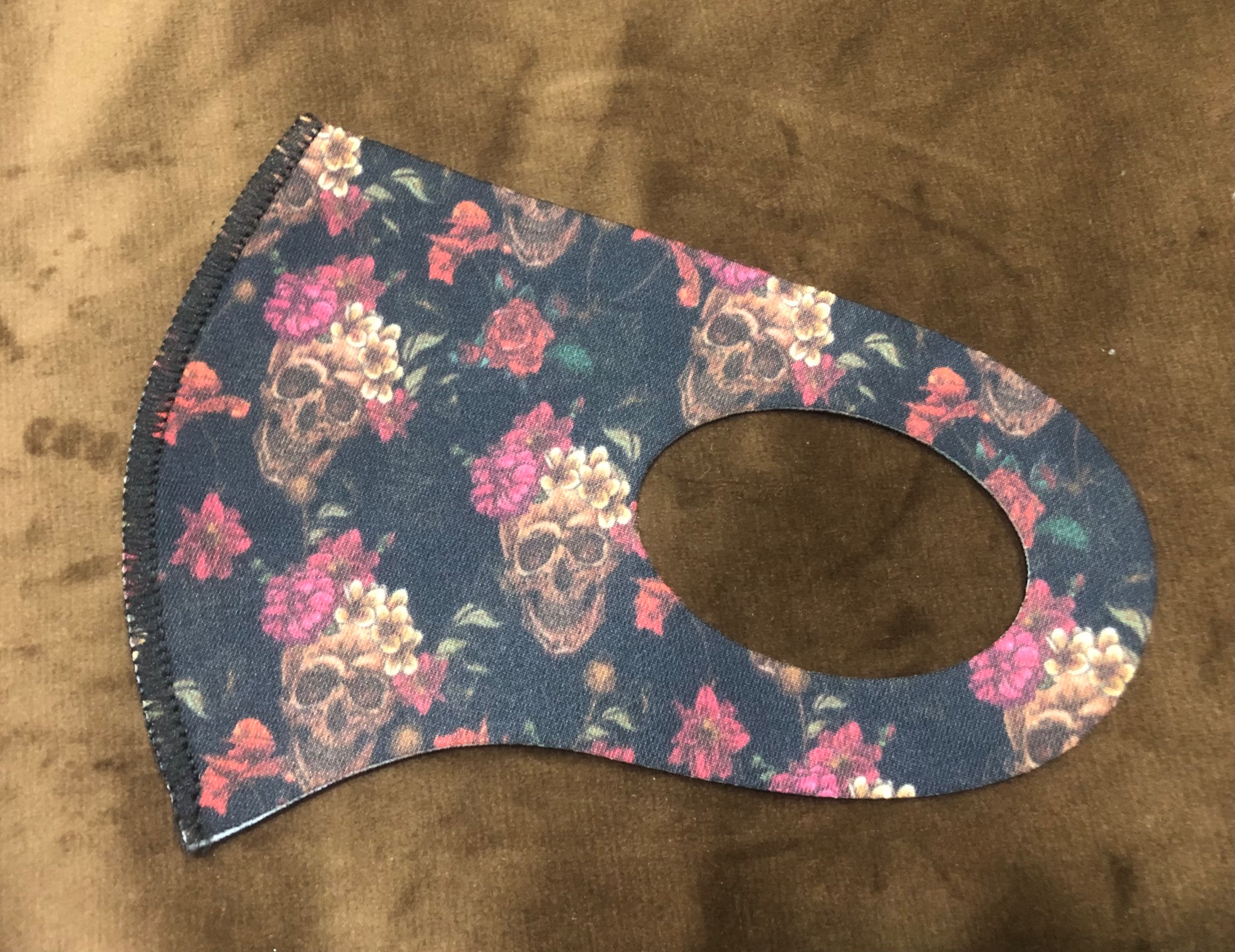 ماسک پارچه ای طرح دار
