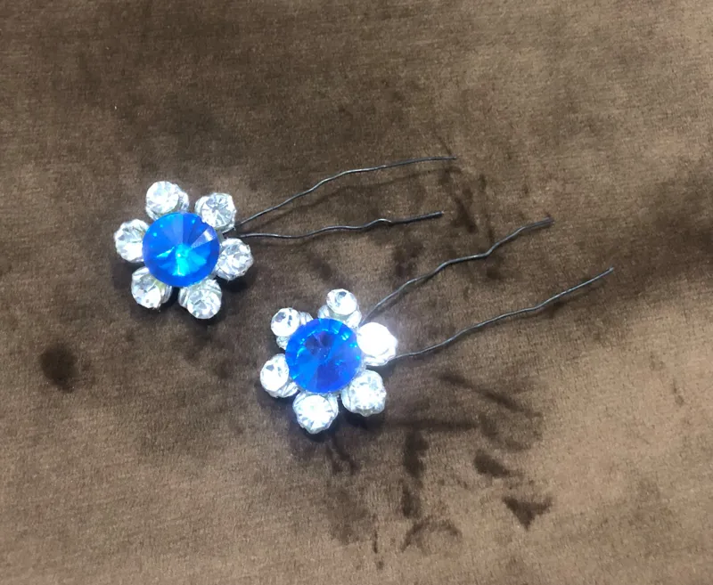 گل سر جفتی میخی. گل نگین آبی و نقره ای