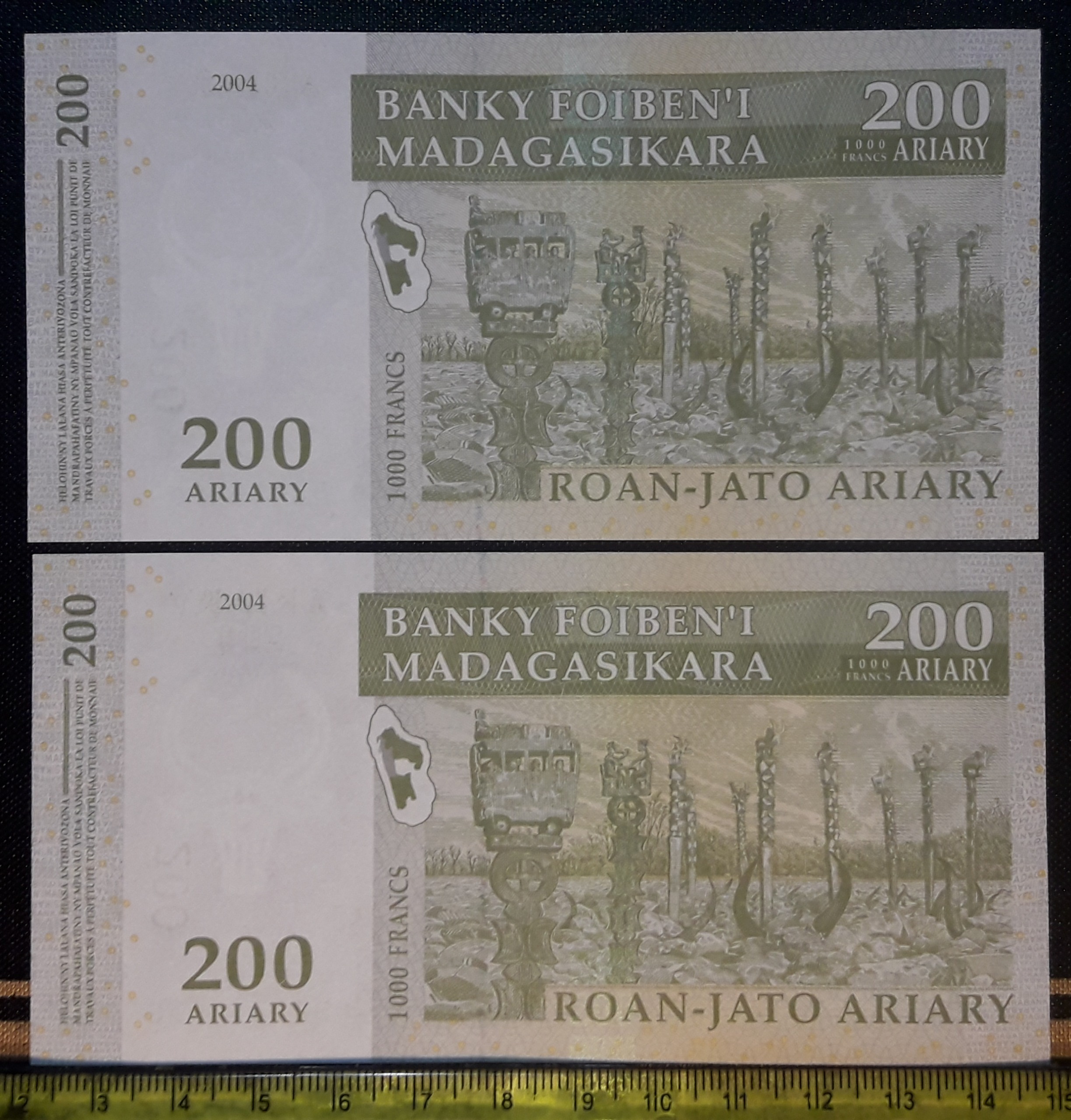 اسکناس کلکسیونی 200 اریاری ماداداسگار 2004 جفت