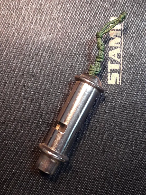 سوت قدیمی فلزی شهربانی پهلوی از اینا استفاده میکرد