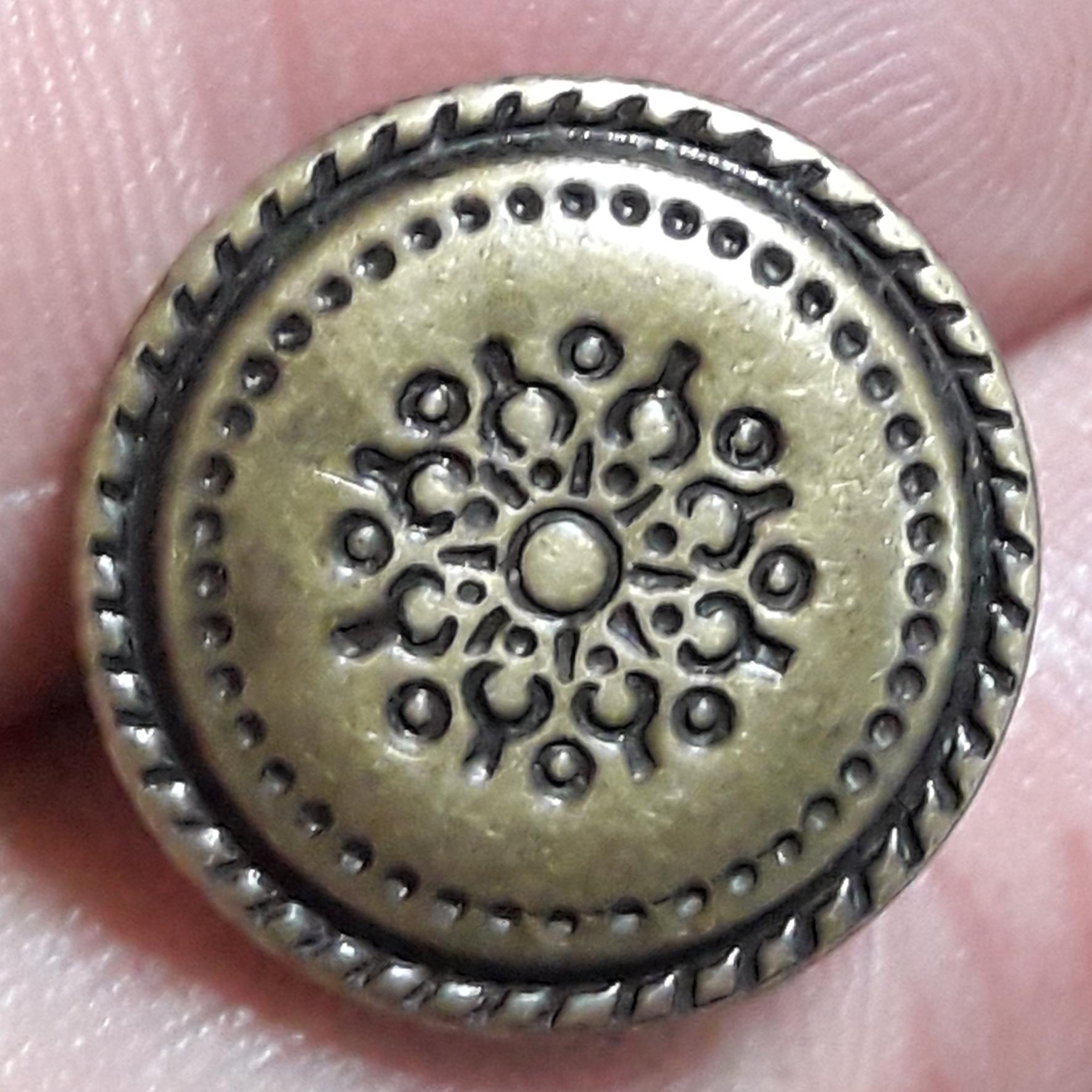 دکمه طرح کمیاب فلزی قدیمی خارجی