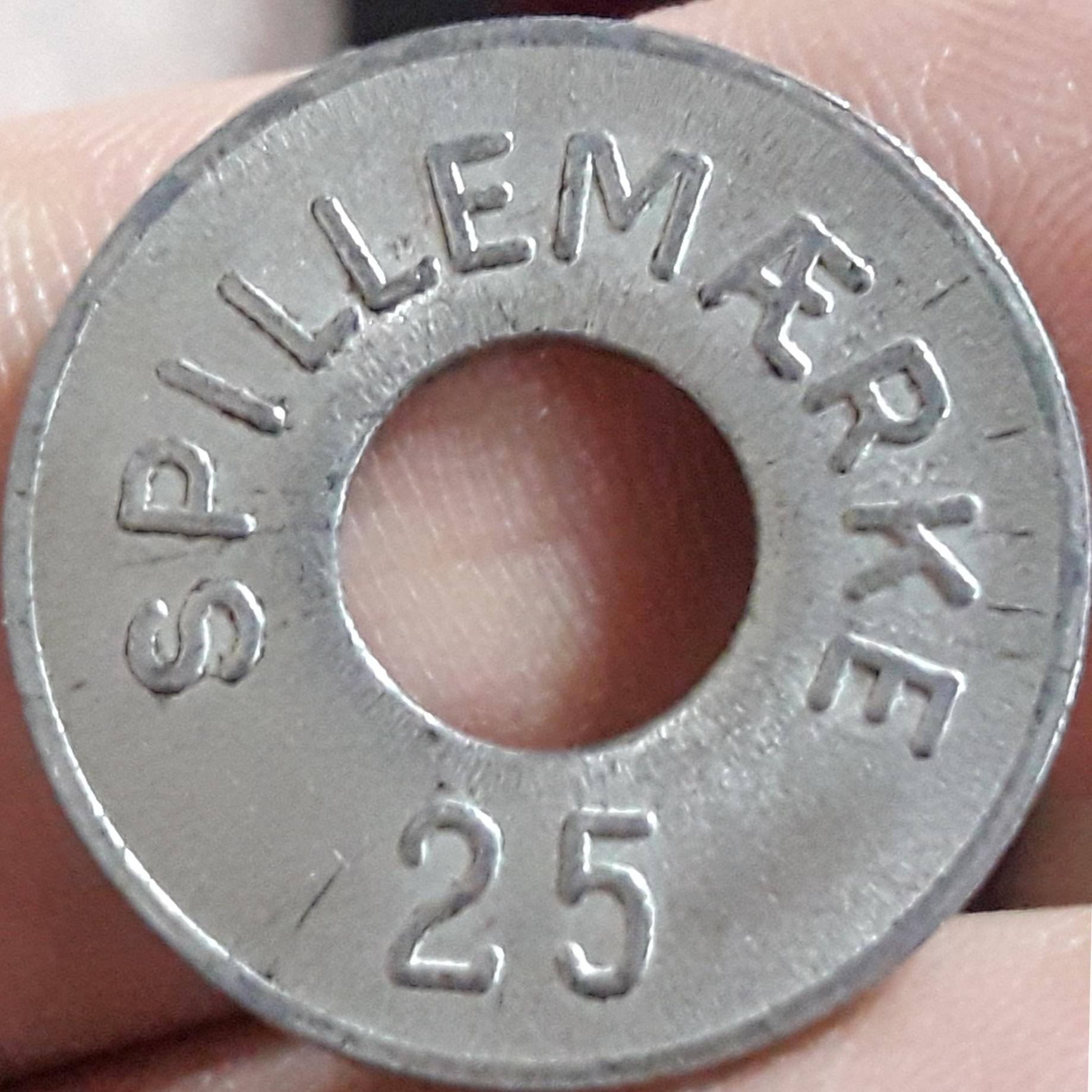 ژتون کمیاب وکلکسیونی خارجی دوطرف متفاوت