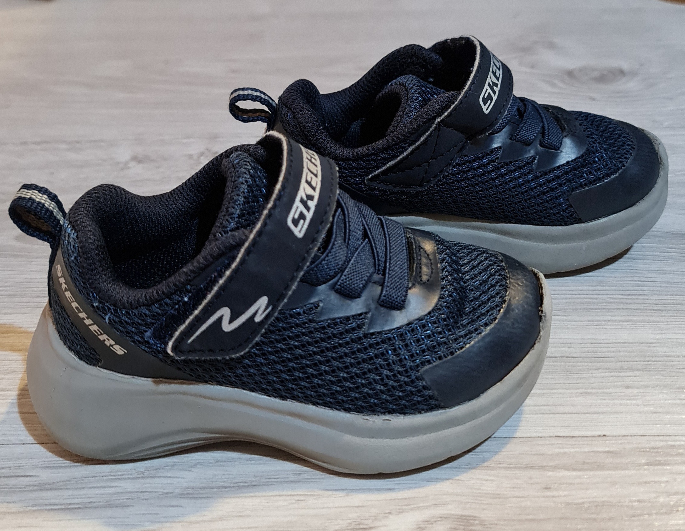 کفش کتونی اسکچرز اصل