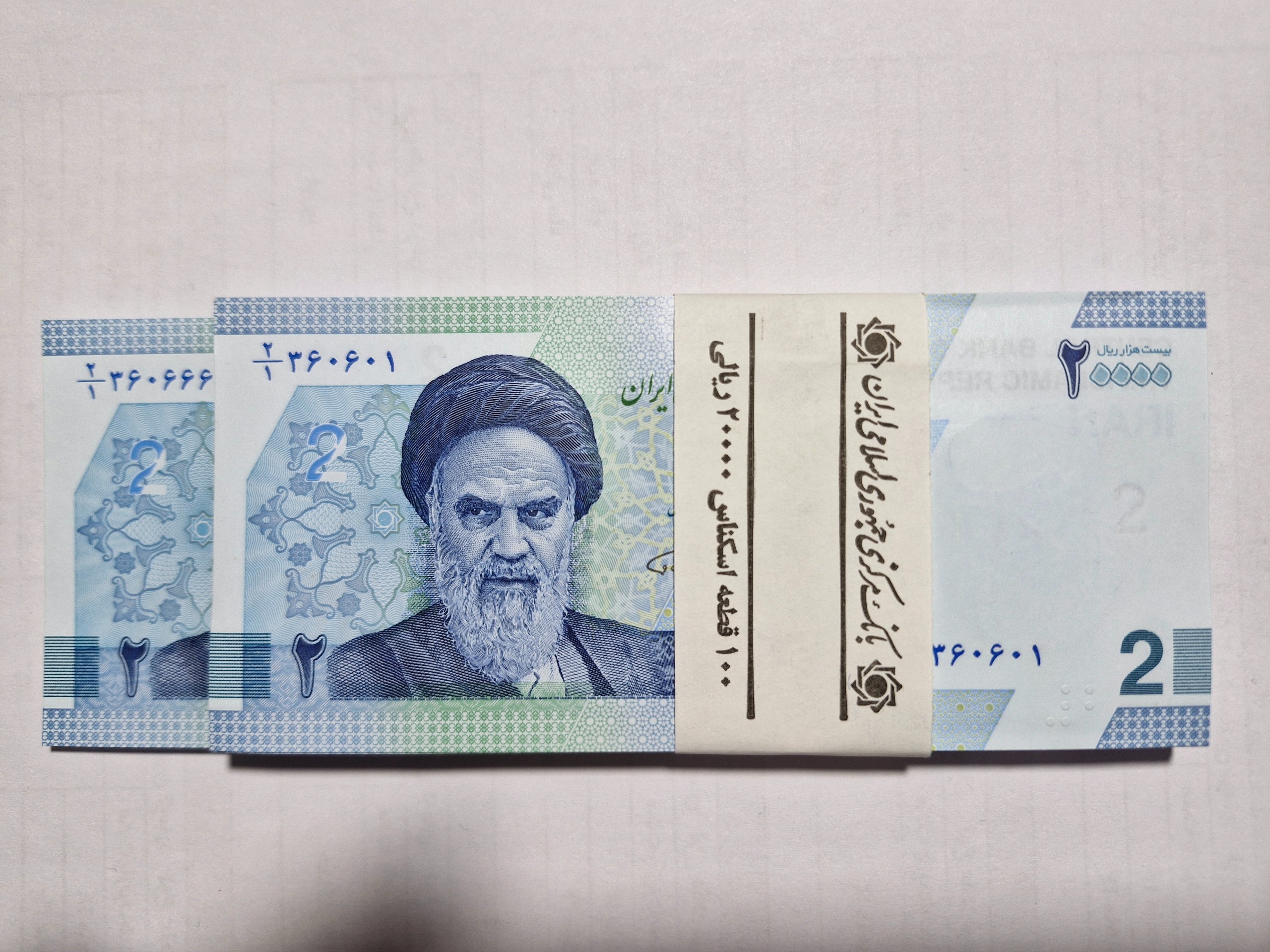 بسته اسکناس دوهزاری جدید