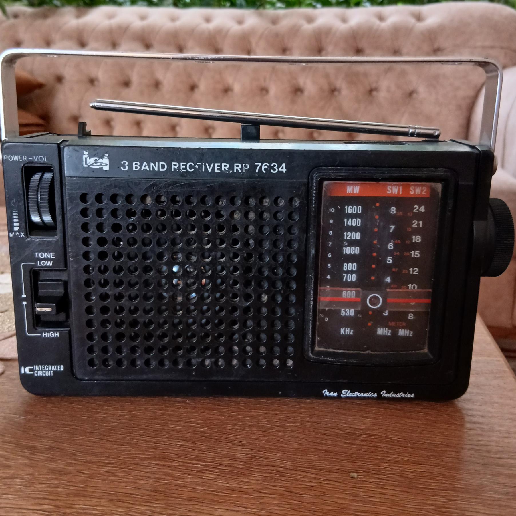 رادیو قدیمی ترانزیستوری