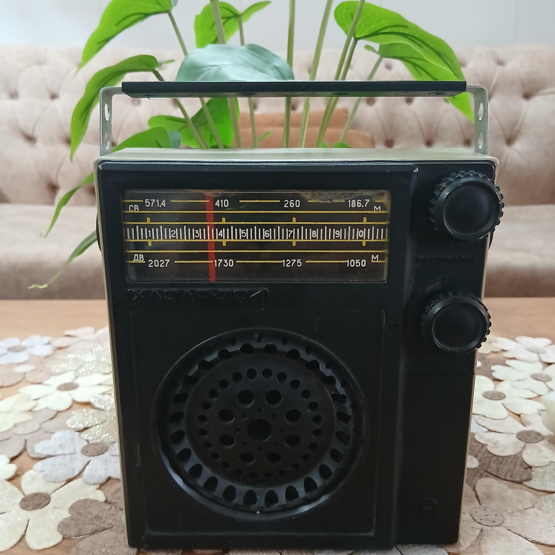 رادیو قدیمی ساخت شوروی (روسیه)موج ام دبلیو قوی