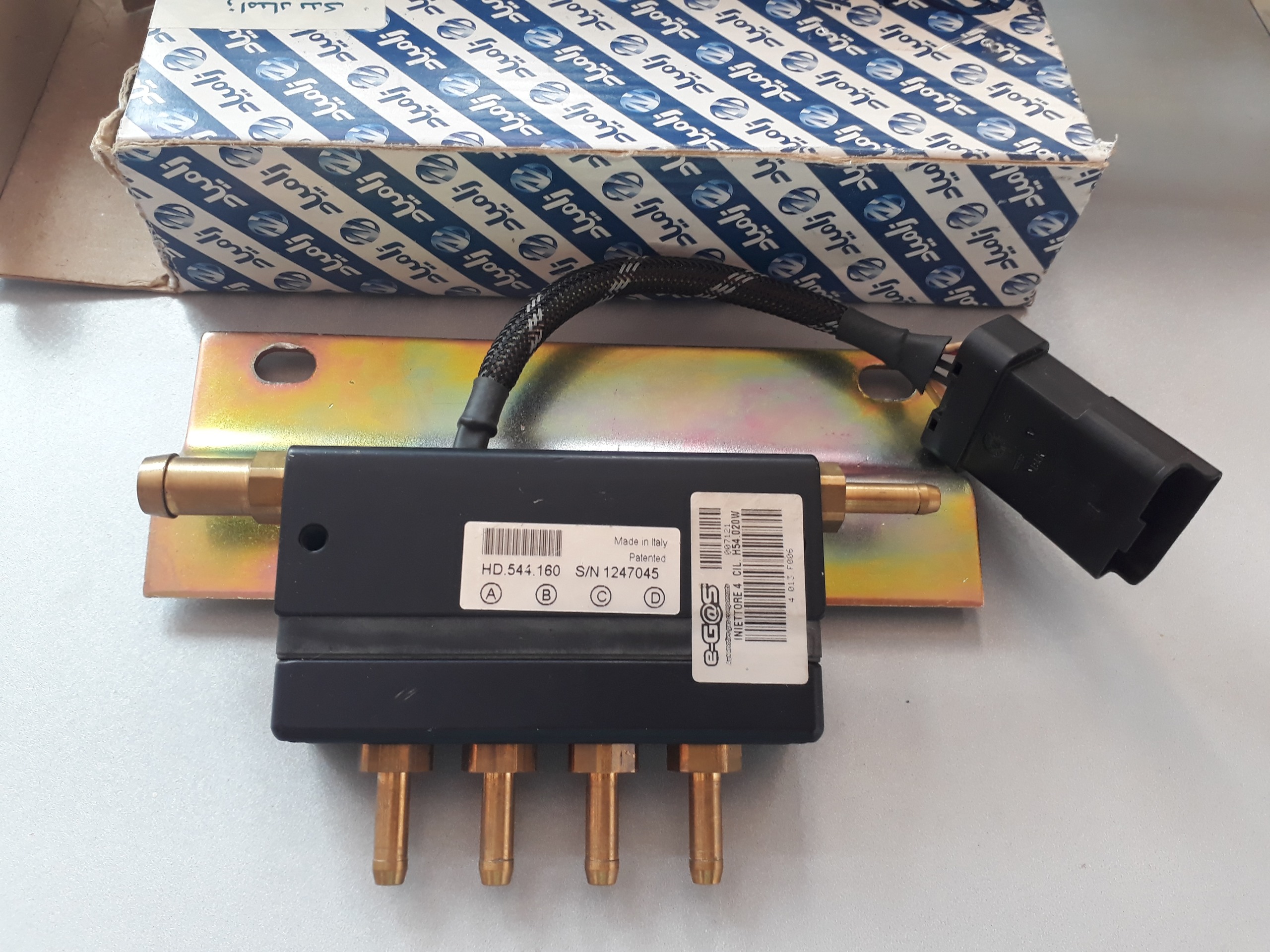 ریل سوخت گاز CNG نیسان وانت _توضیح را بخوانید