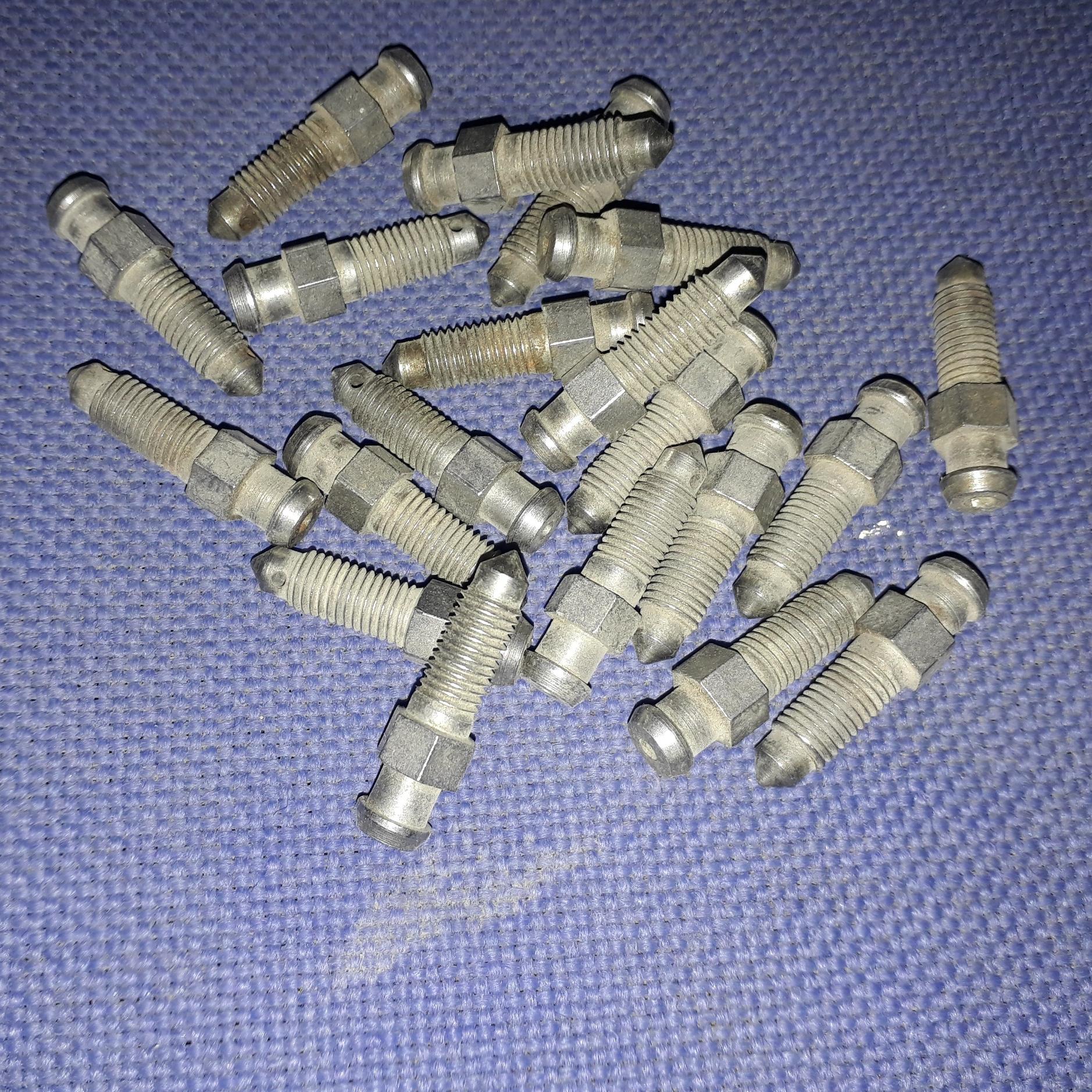 20عدد پیچ هواگیری سیلندر ترمز نیسان وانت