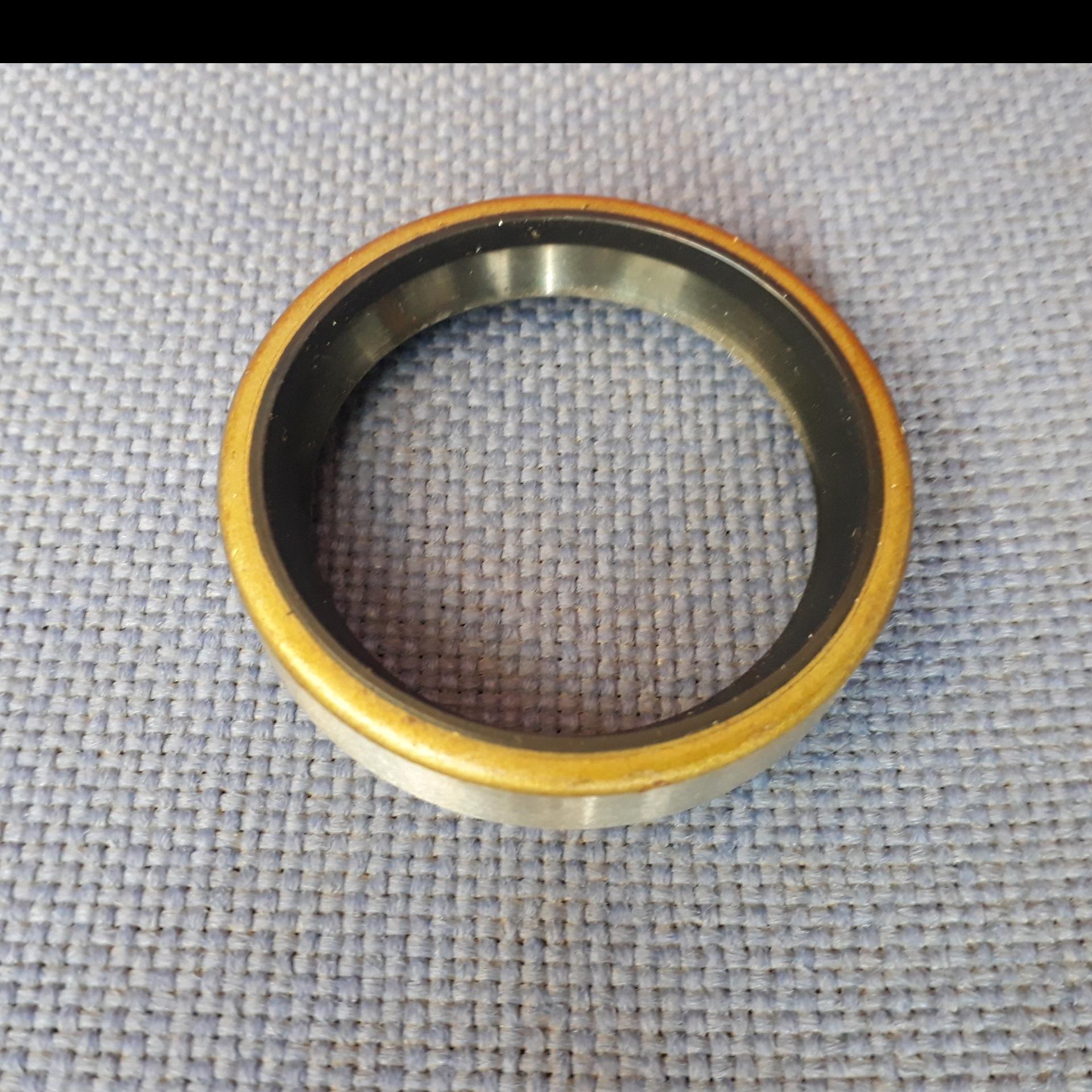 کاسه نمد پلوس چرخ عقب نیسان وانت سایپا