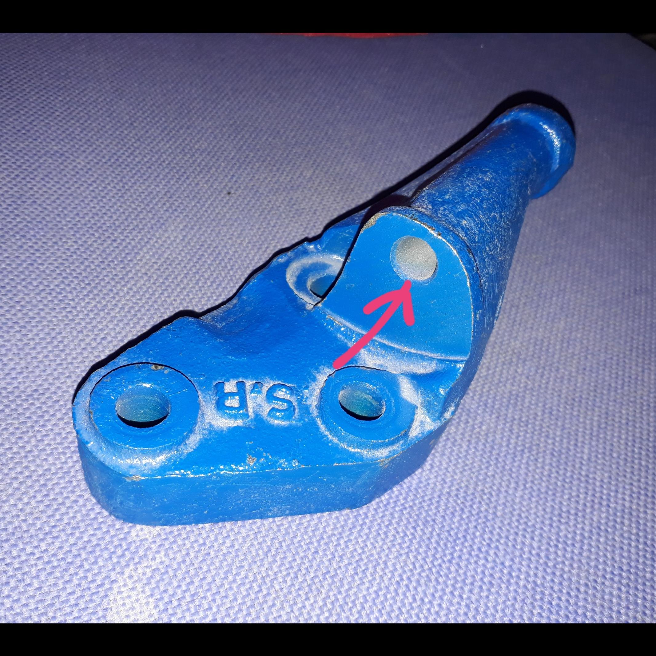 پایه دینام نیسان وانت سایپا _ جای پیچ بدون دنده