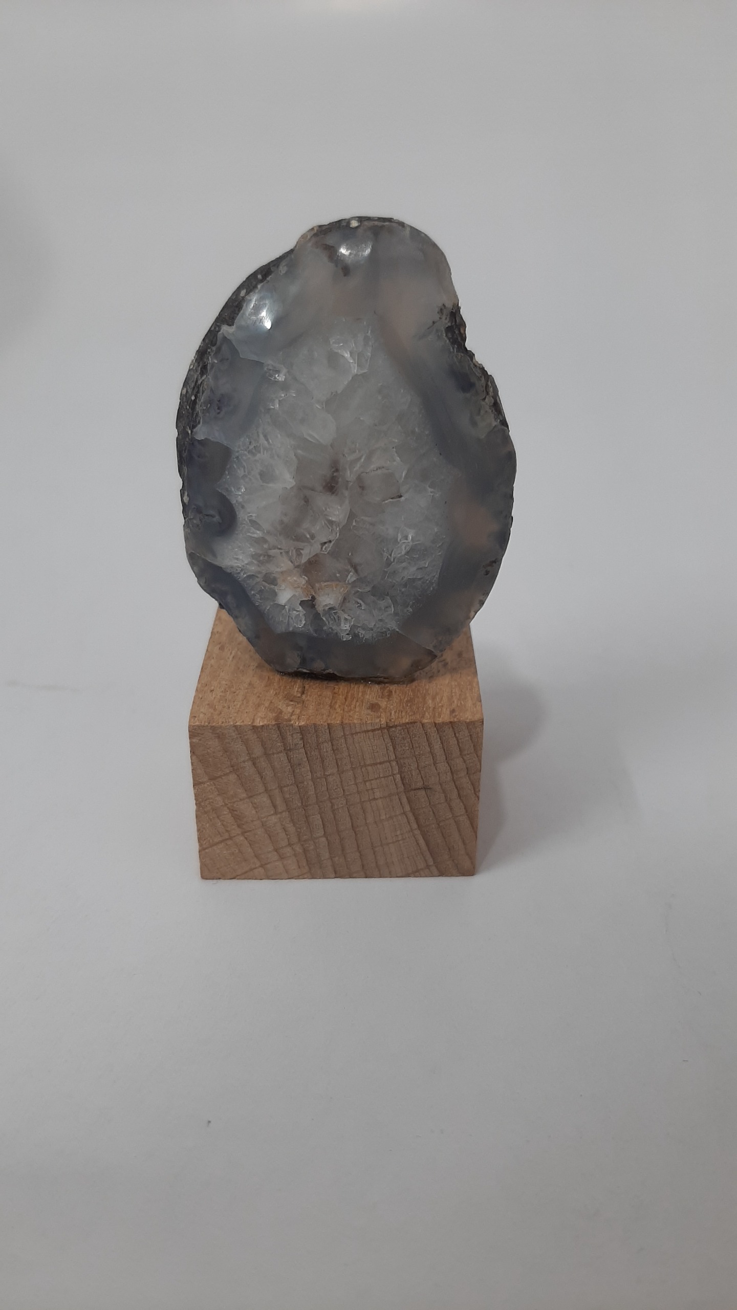 سنگ عقیق(همراه با پایه چوبی)