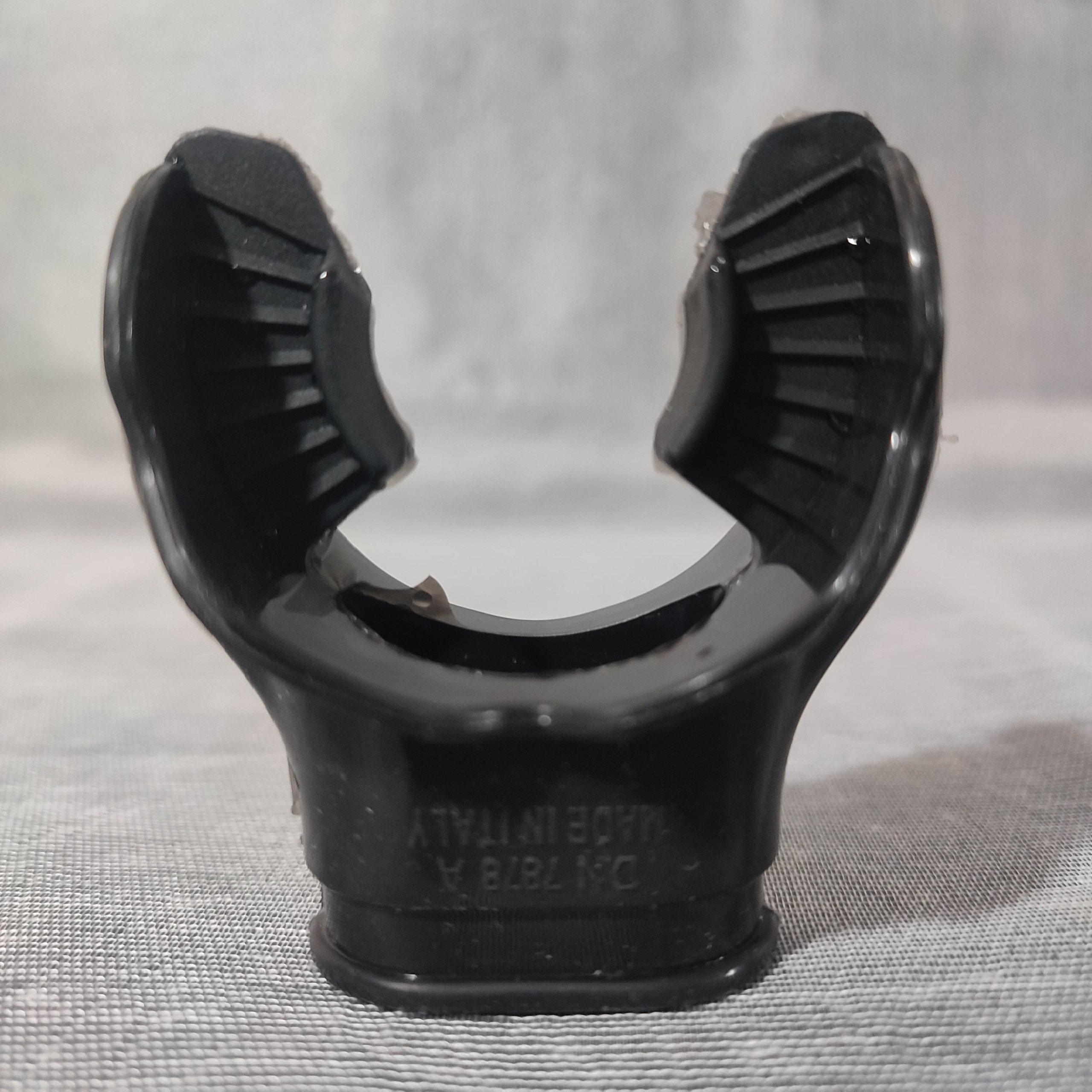 لثه گیر ایتالیایی رگلاتور غواصی