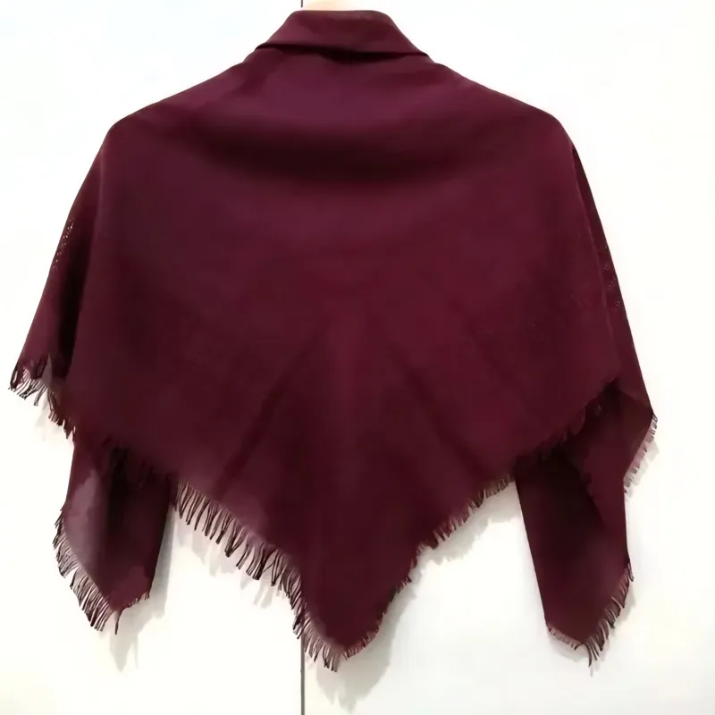 روسری زرشکی رنگ
