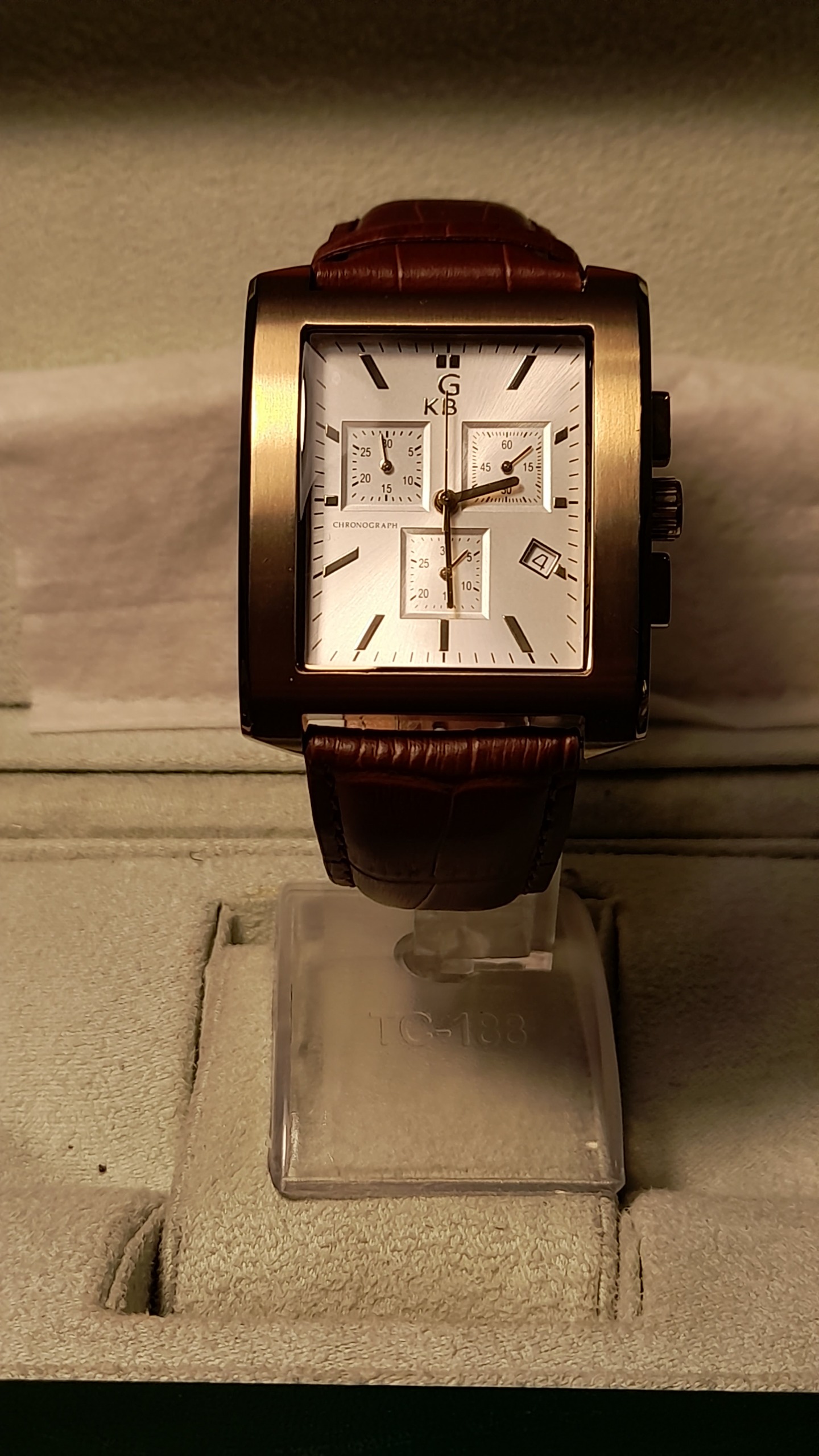 ساعت مچی مردانه کرونوگراف برند GUCCI kbs