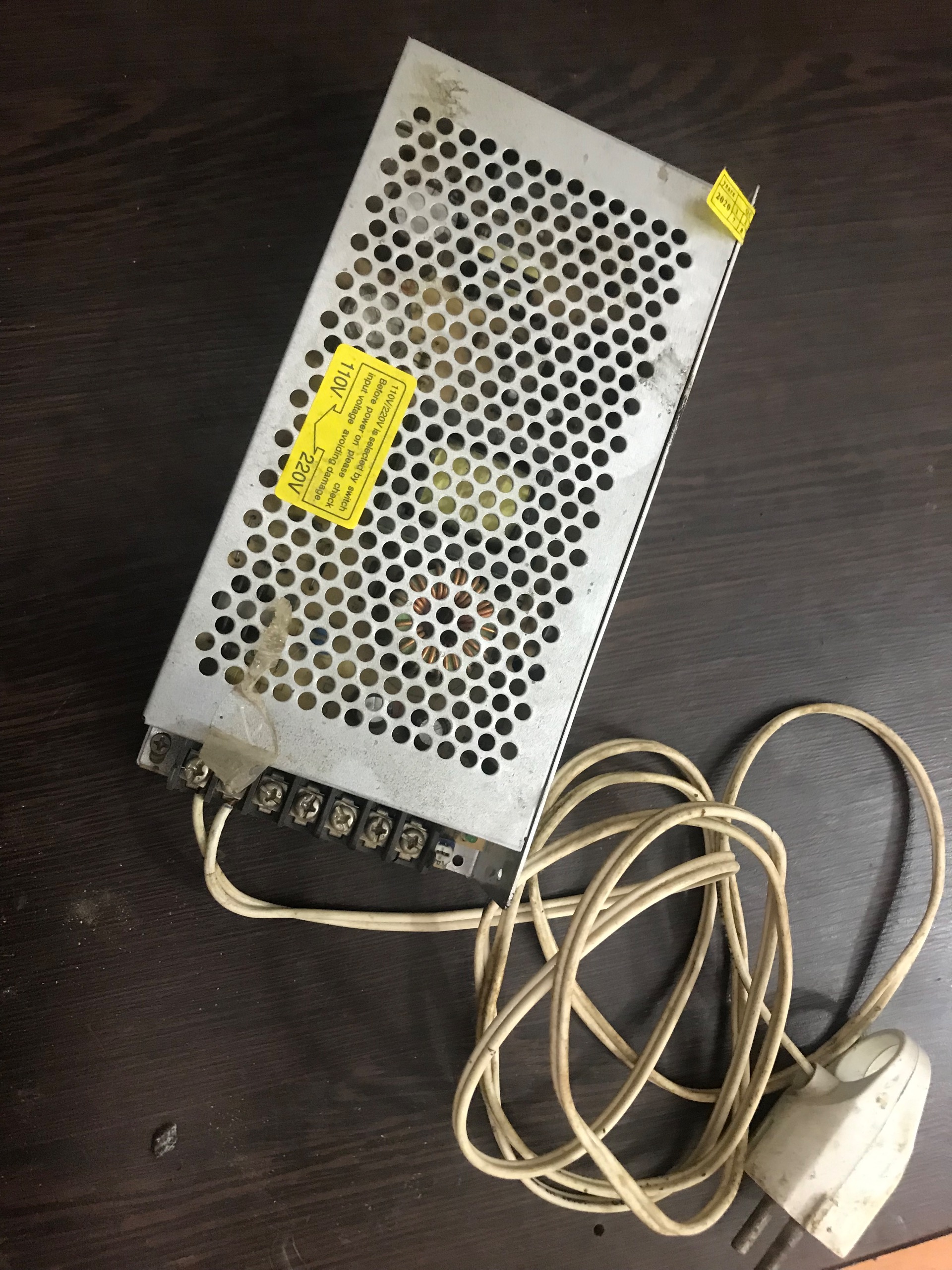 منبع تغذیه منبع تغذیه