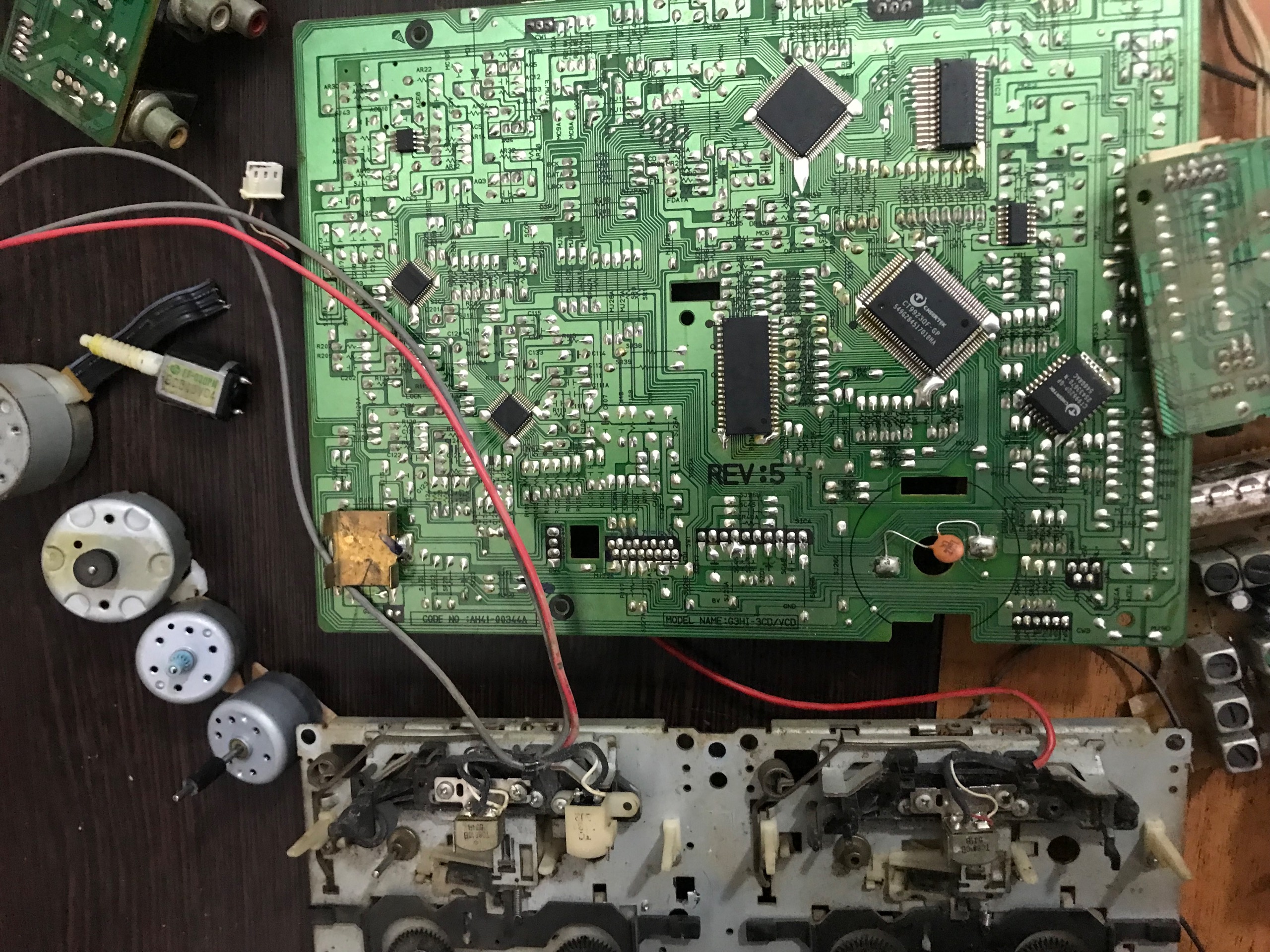 برد و موتور الکتریکی قدیمی