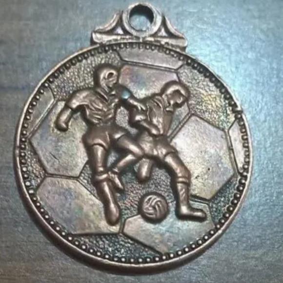 مدال برنز و قدیمی مسابقات فوتبال