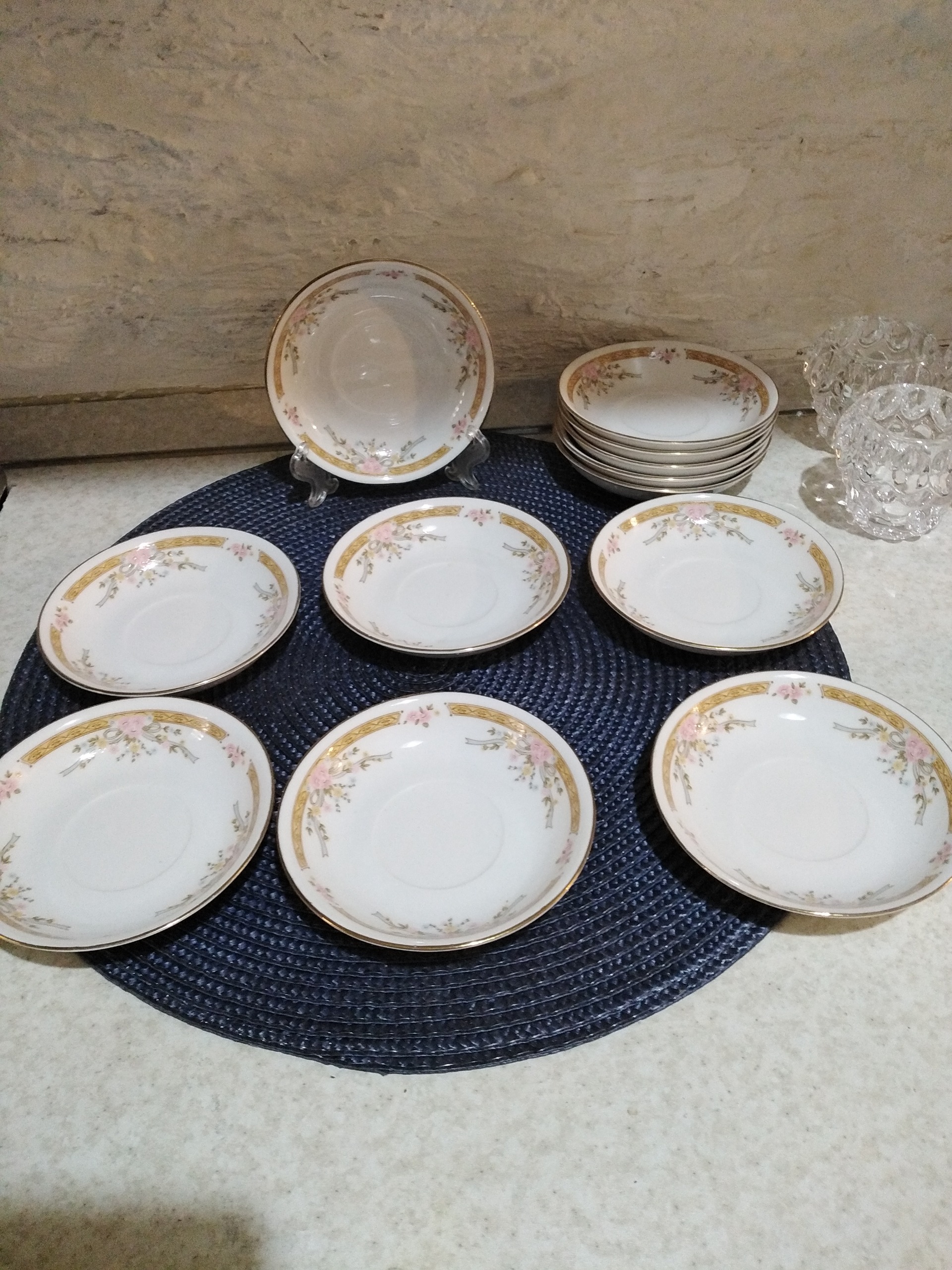 12عدد نعلبکی دور طلایی گل برجسته