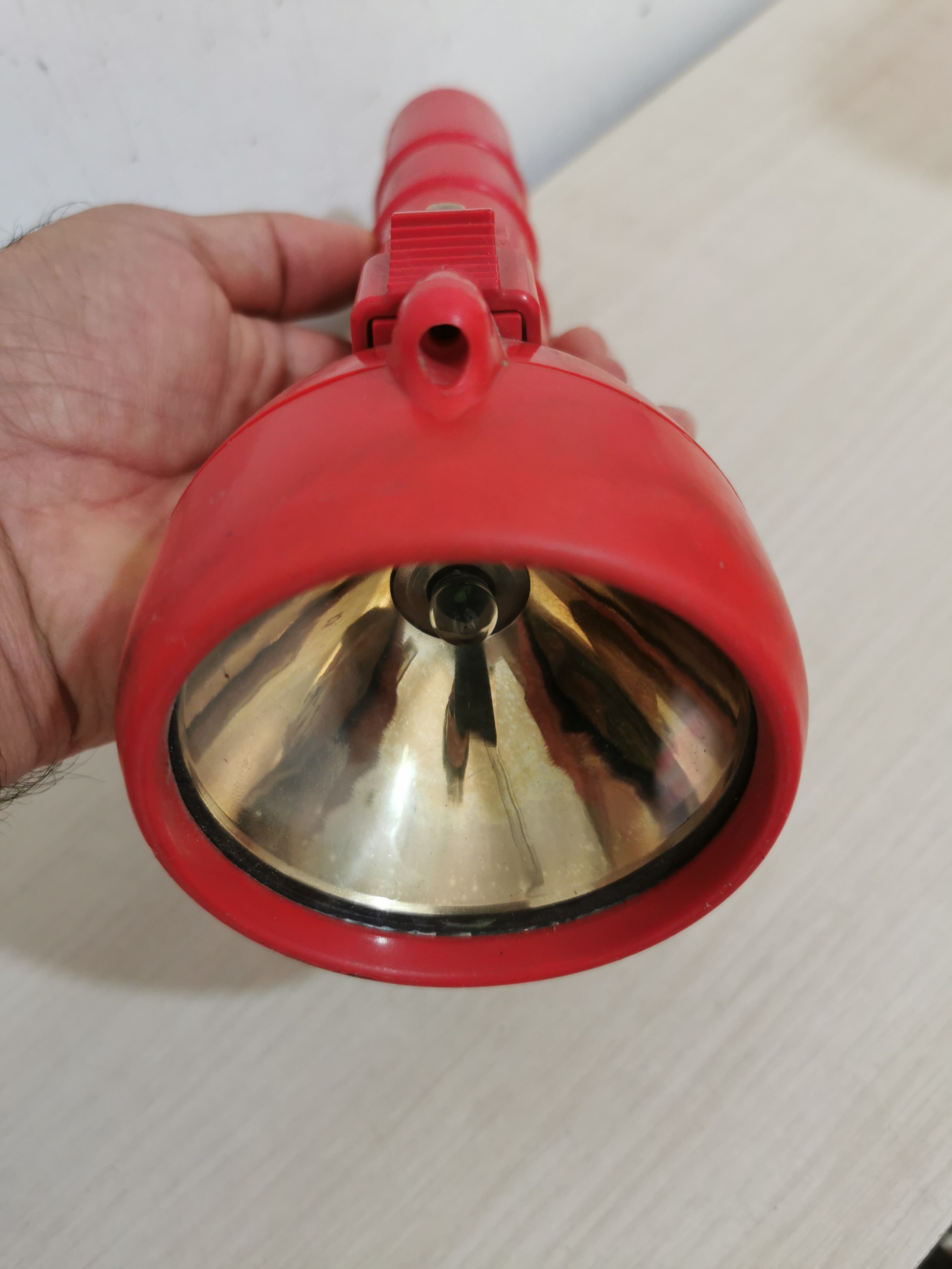 چراغ قوه خاص و خوش رنگ انگلیسی