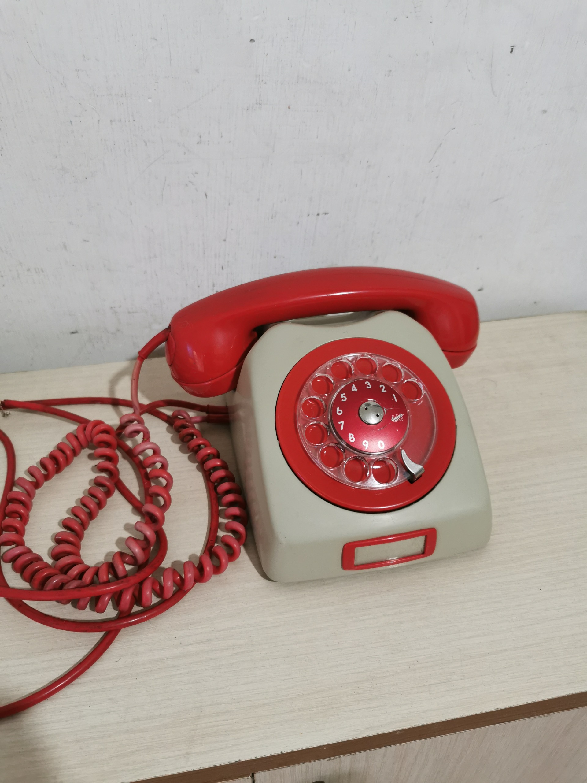 تلفن دو رنگ آنتیک و کلکسیونی شکستگی کوچک دهنی