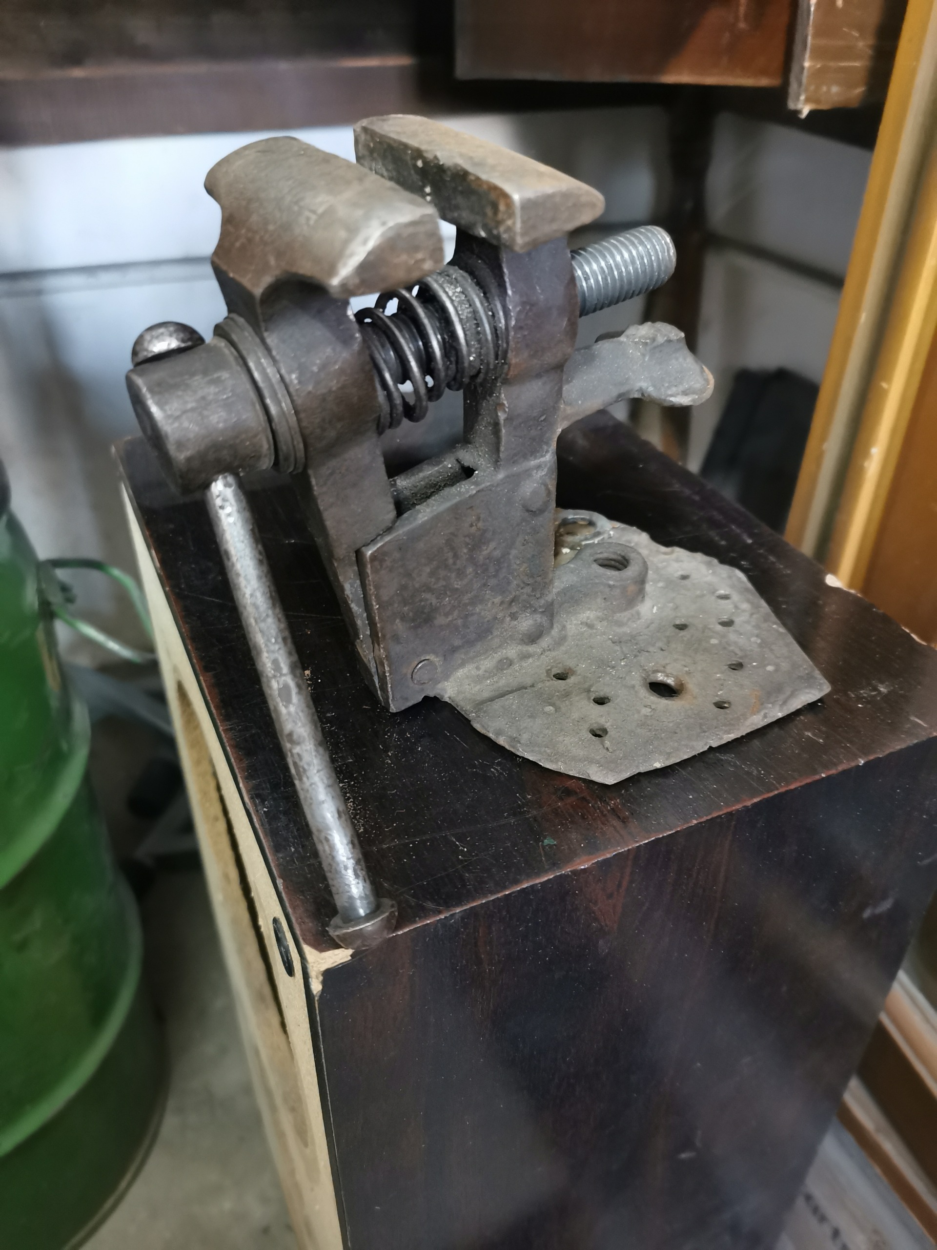 گیره رومیزی قدیمی