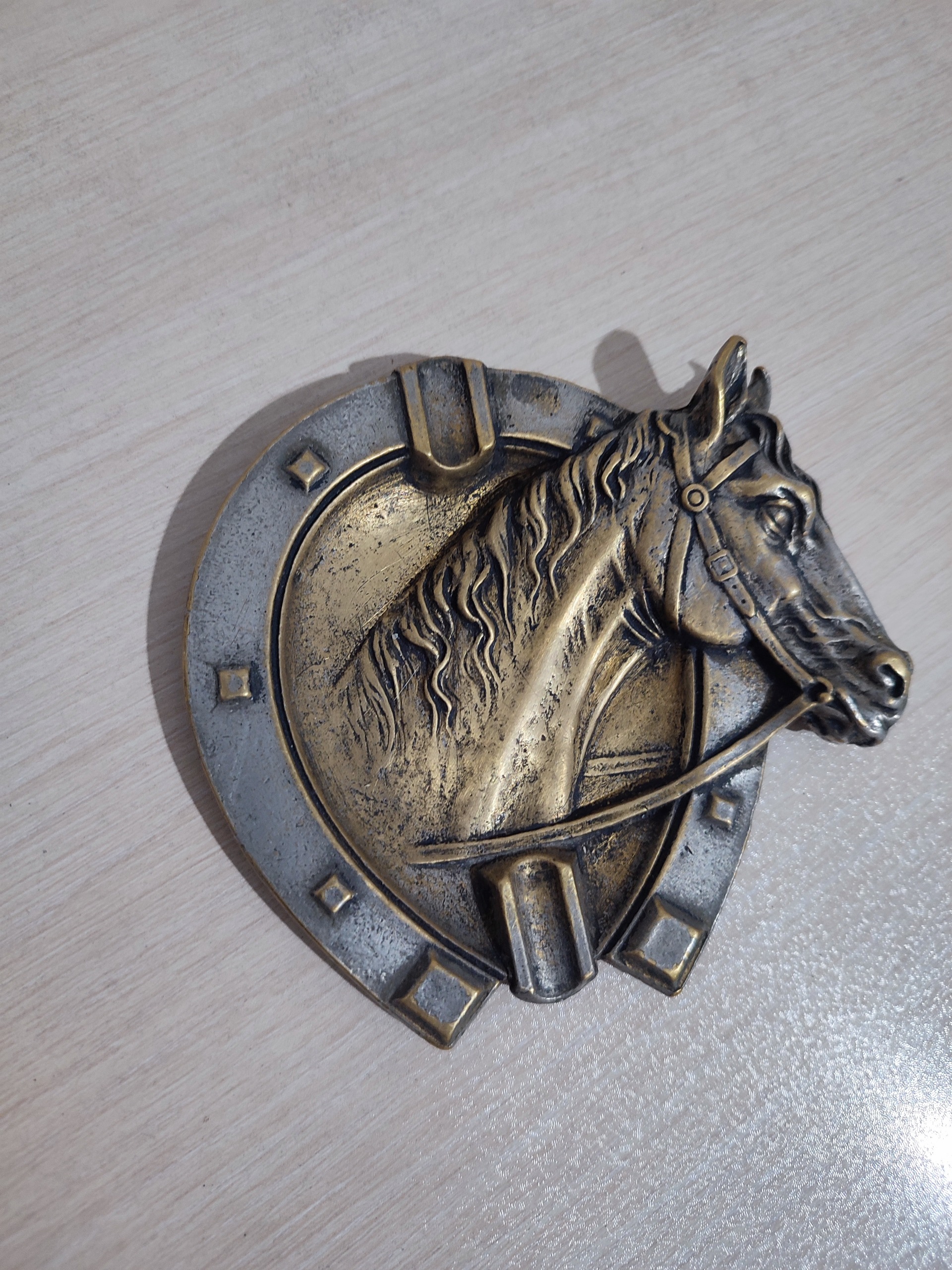 زیرسیگاری اسب نعل منحصر به فرد