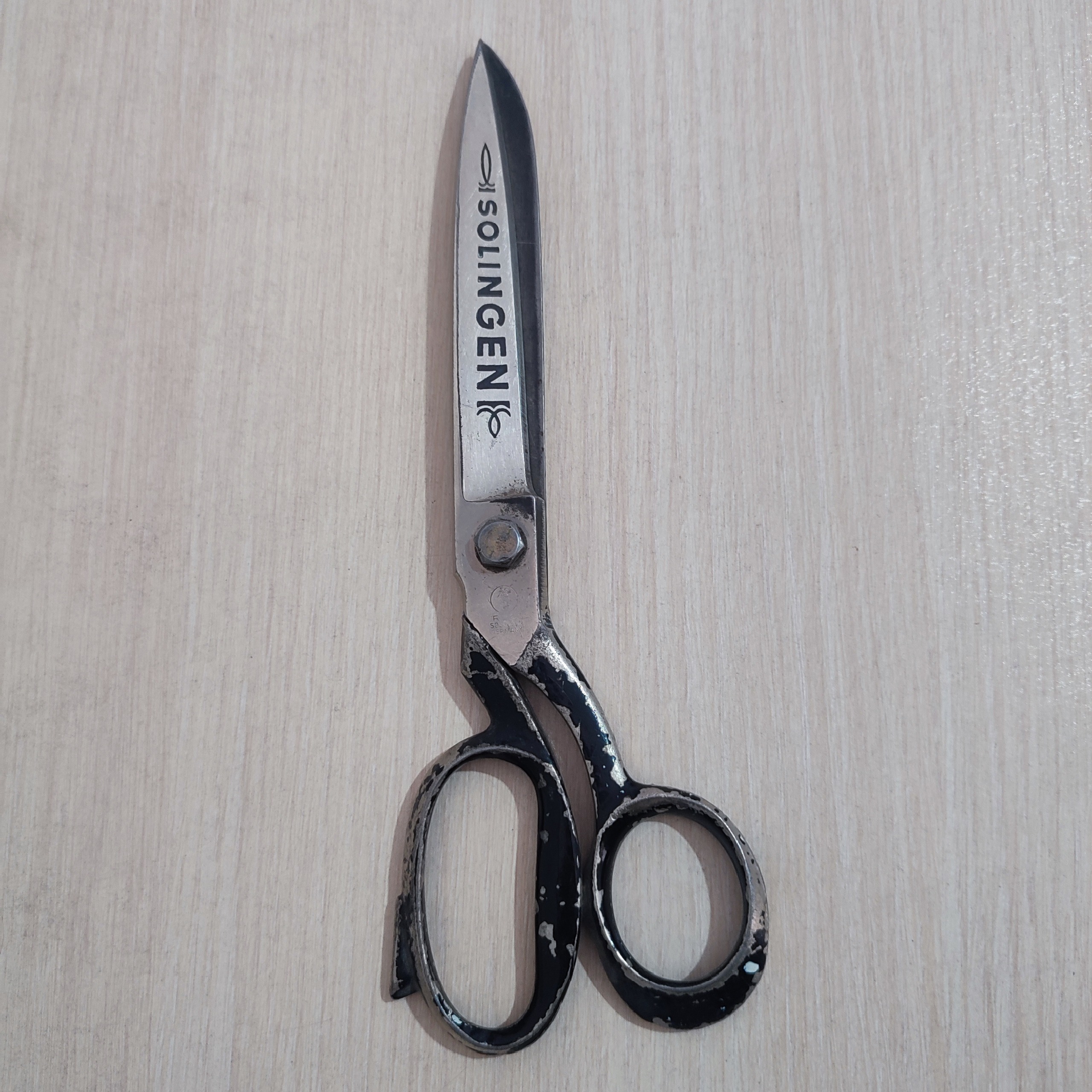 قیچی سولینگن آلمان حک شده