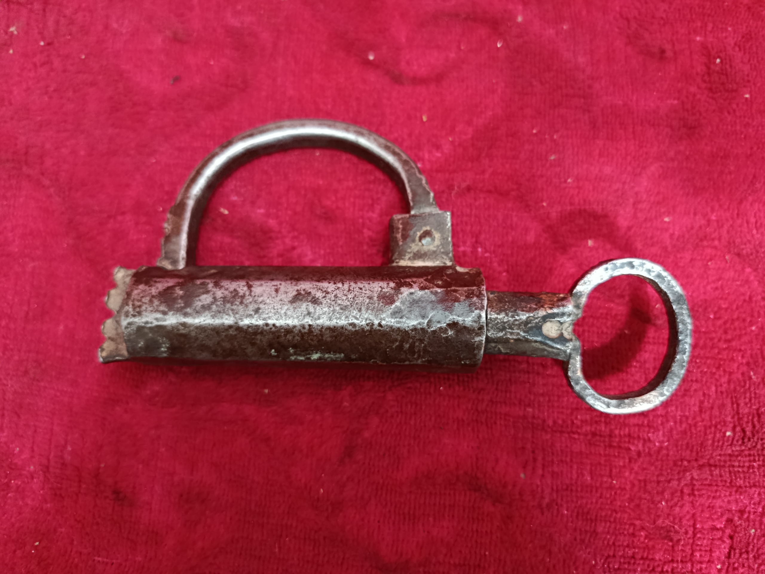 قفل کهنه قاجاری