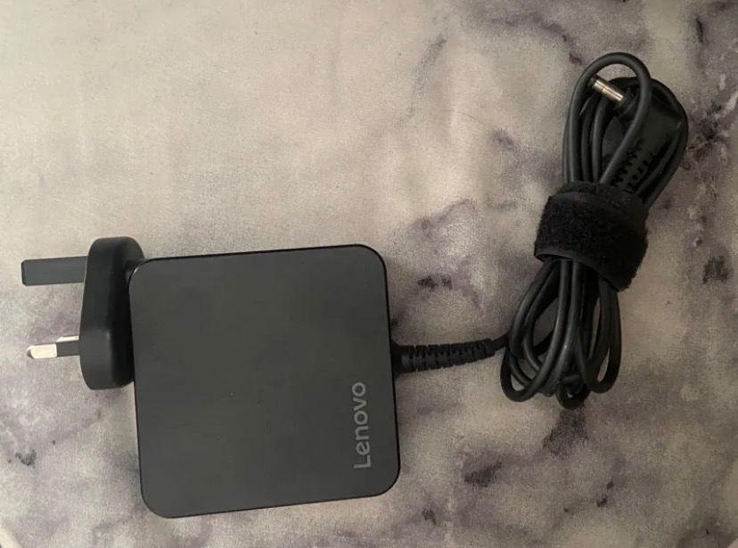 شارژر نو و اصلی لنوو ( شارژ داخل جعبه لپ تاپ )