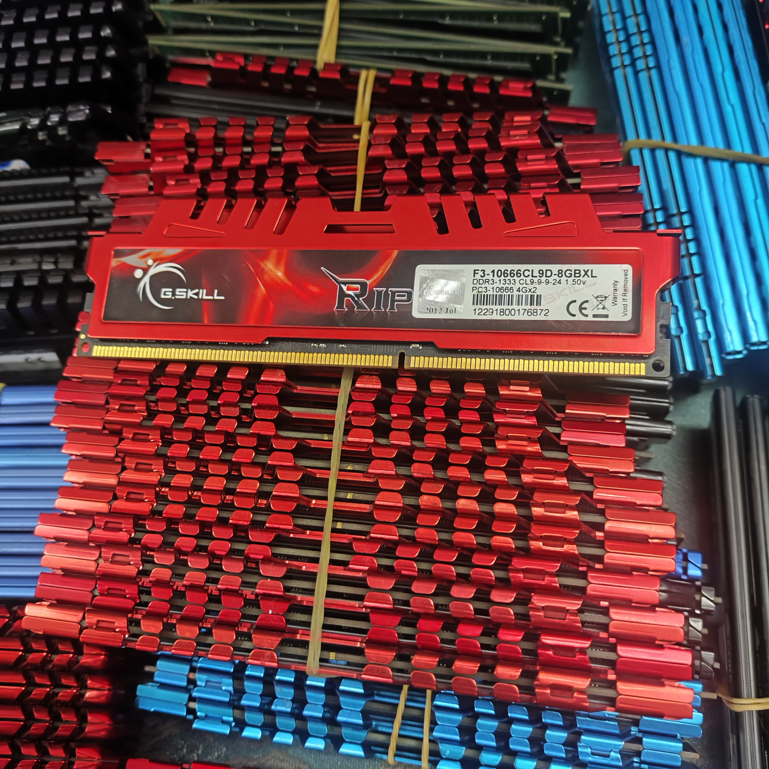 4عدد رم 4گیگ DDR3 جمعا 16گیگ باس 1333 هیت سینک دار