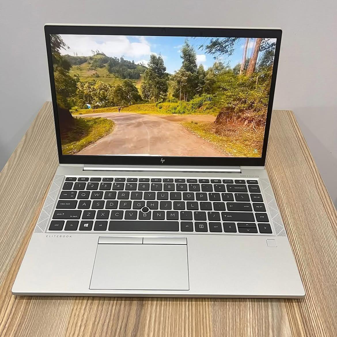 HP Elitebook 845 G8