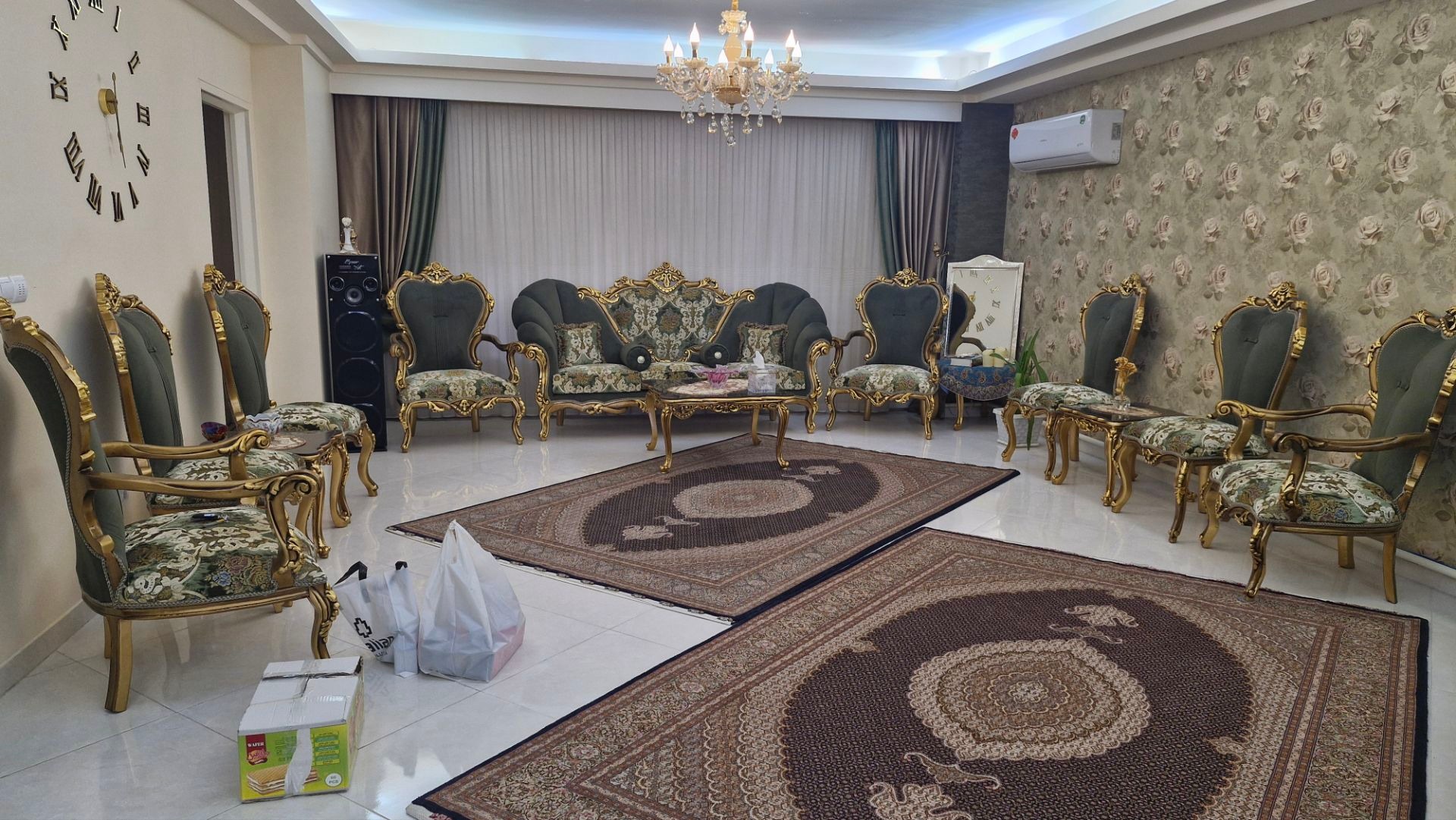 مبل سلطنتی با میز ناهارخوری