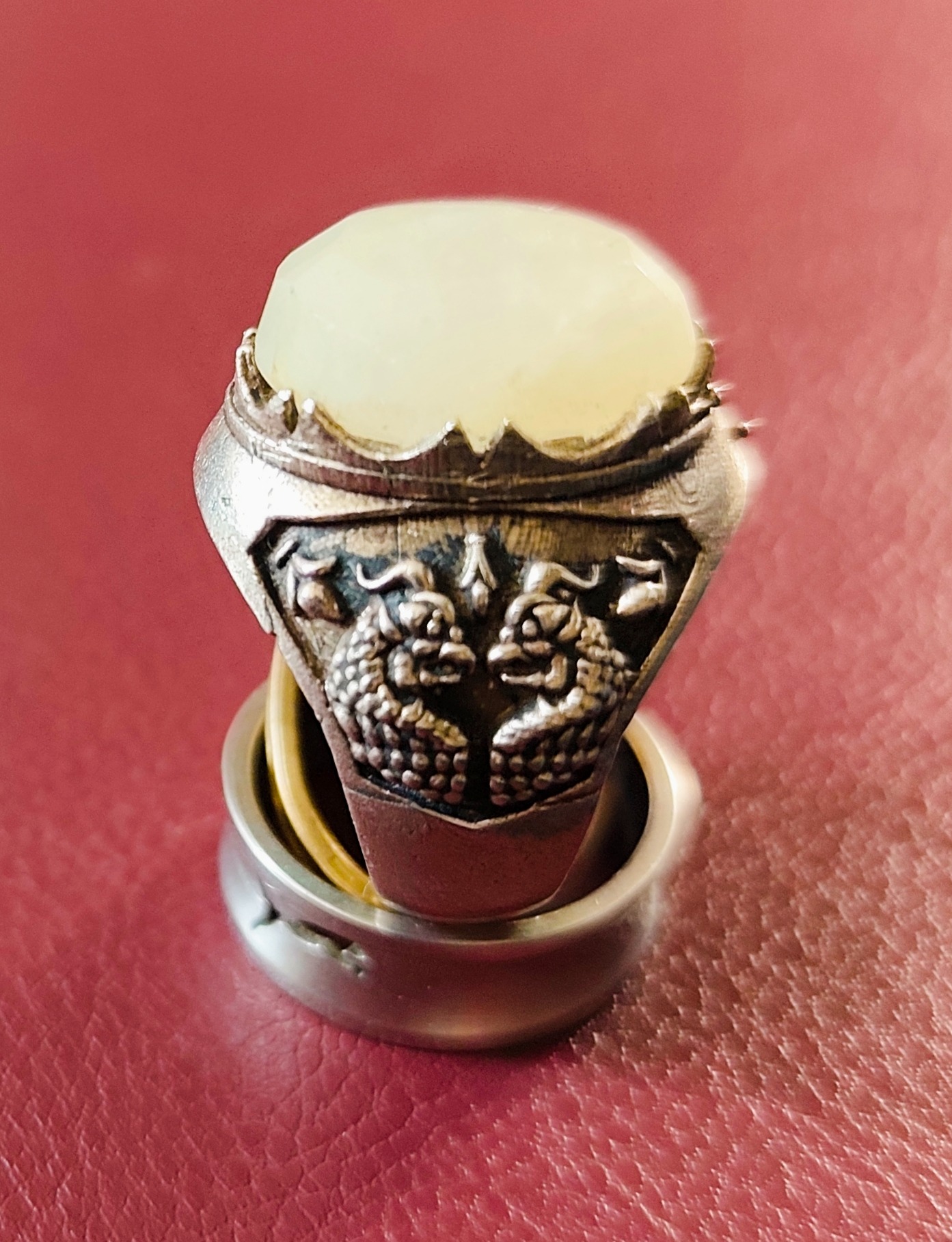 انگشتر طرح شیردال یاقوت زرد