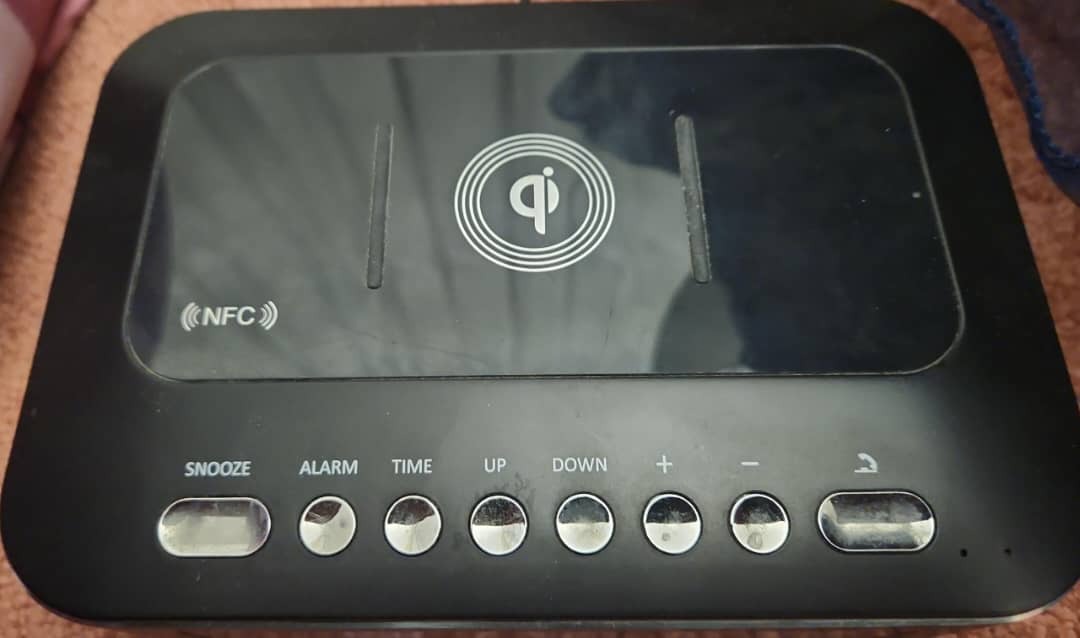 اسپیکر بلوتوث و شارژر بیسیم Lenco