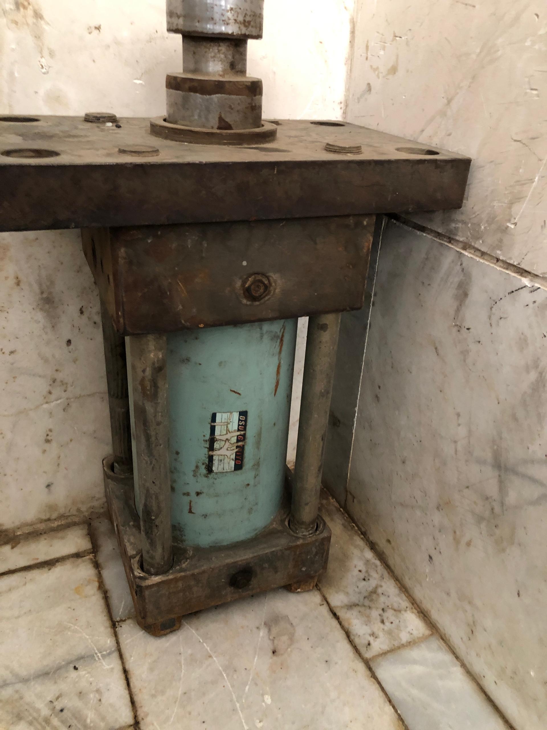 جک هیدرولیک کره ای