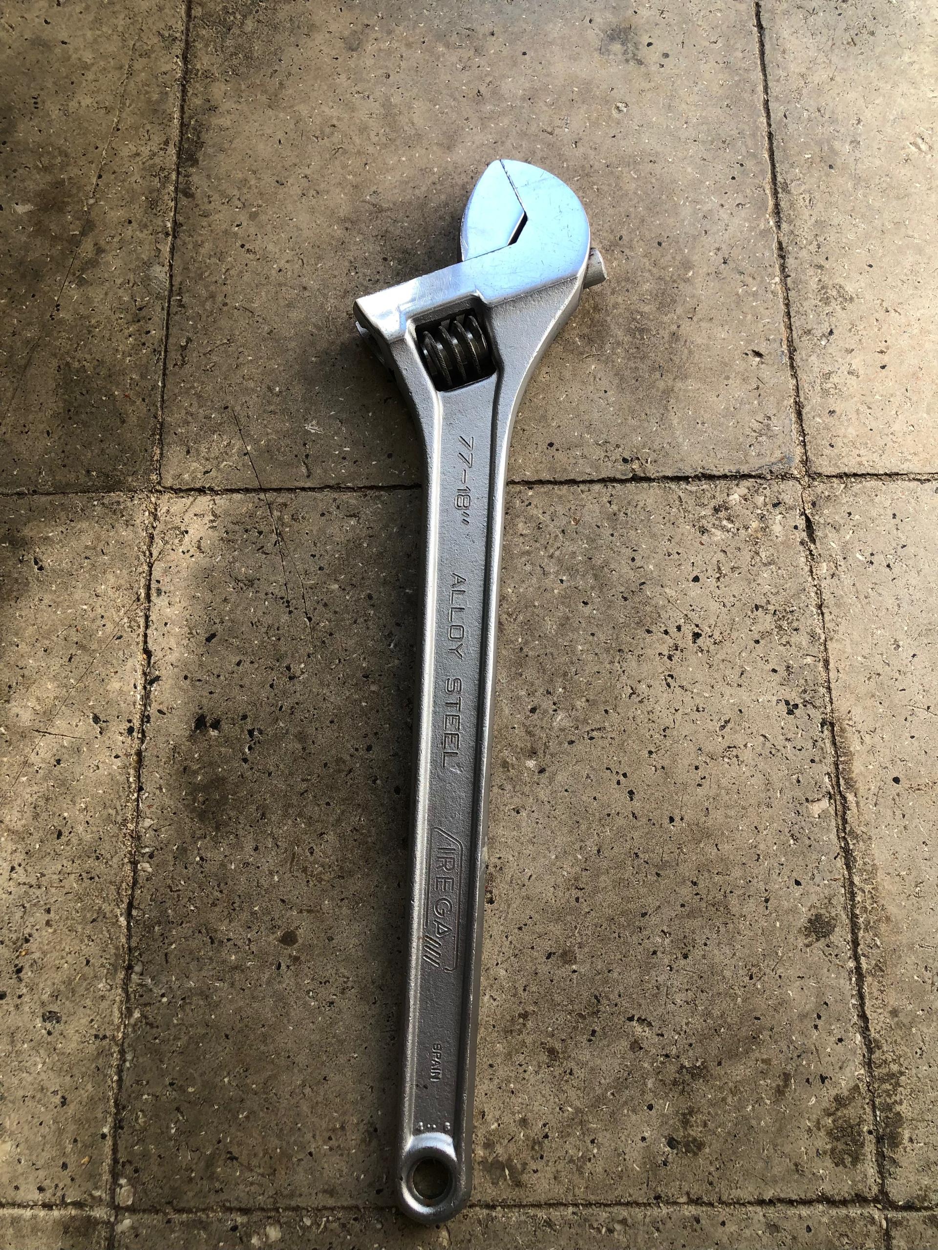 آچار فرانسه 18 اینچ ایرگا اسپانیا قدیمی درحد آکبند