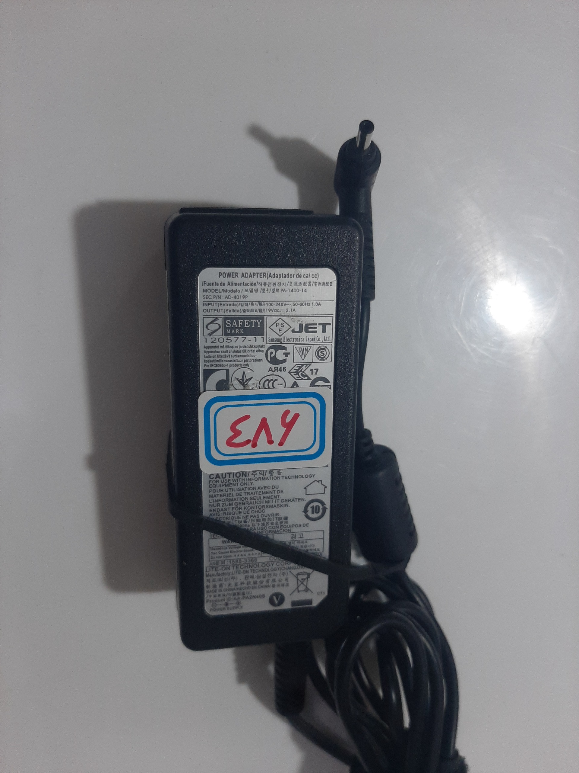 آداپتور مانیتوری 19 ولت 2/1 آمپر