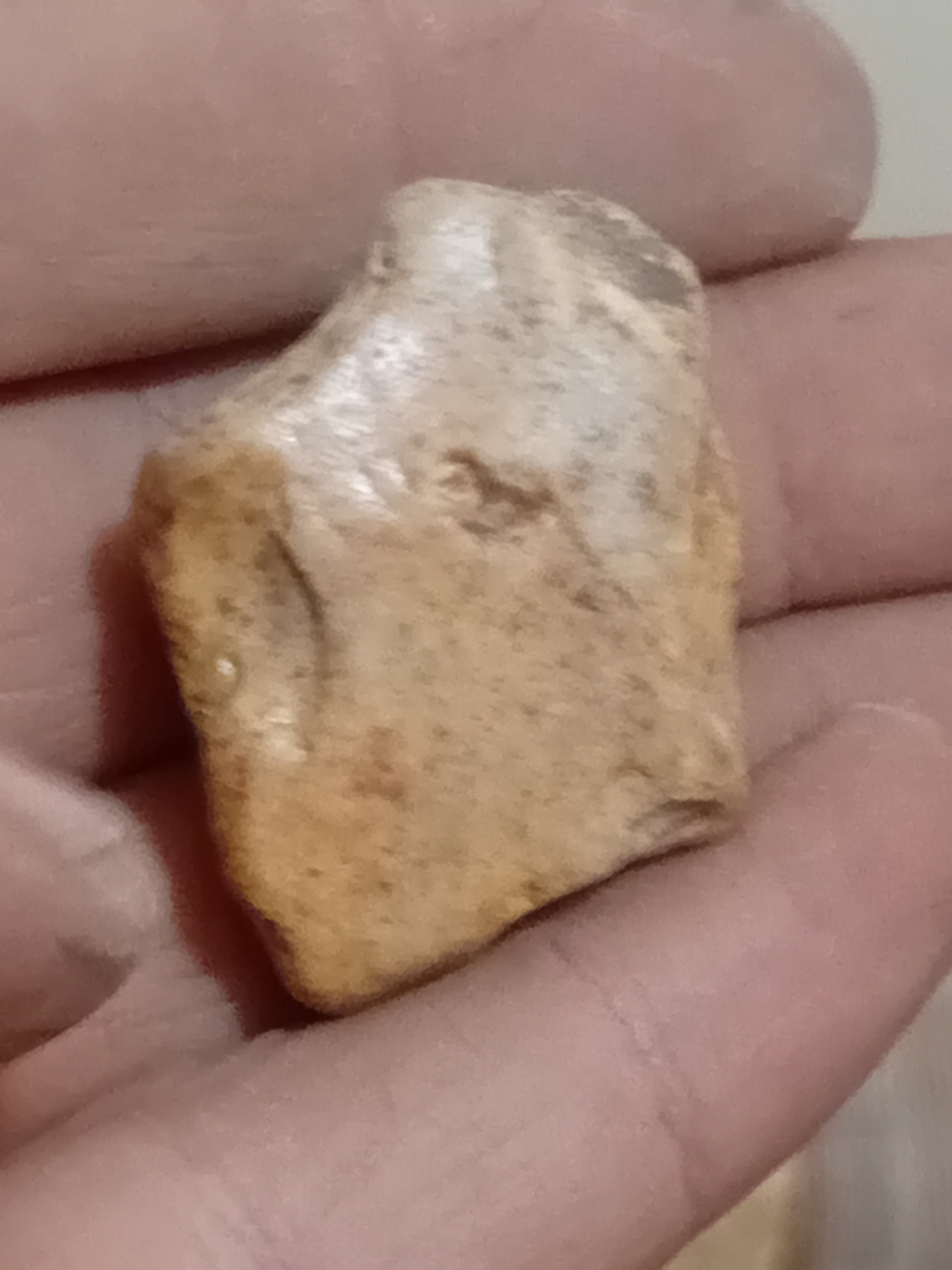 سنگ کوارتز بسیار ارزشمندقدمتدارکمیاب