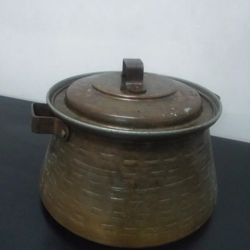 قابلمه بسیار قدیمی مسی ملکه اشپزخانه