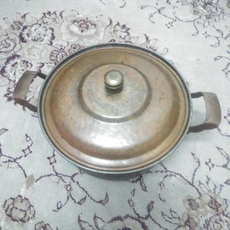 قابلمه مسی ملکه اشپز خانه قدیمی زخیم وجوندار