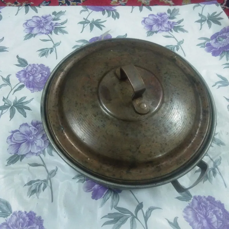 دیگ سالم مسی قدیمی چکش کاری شده