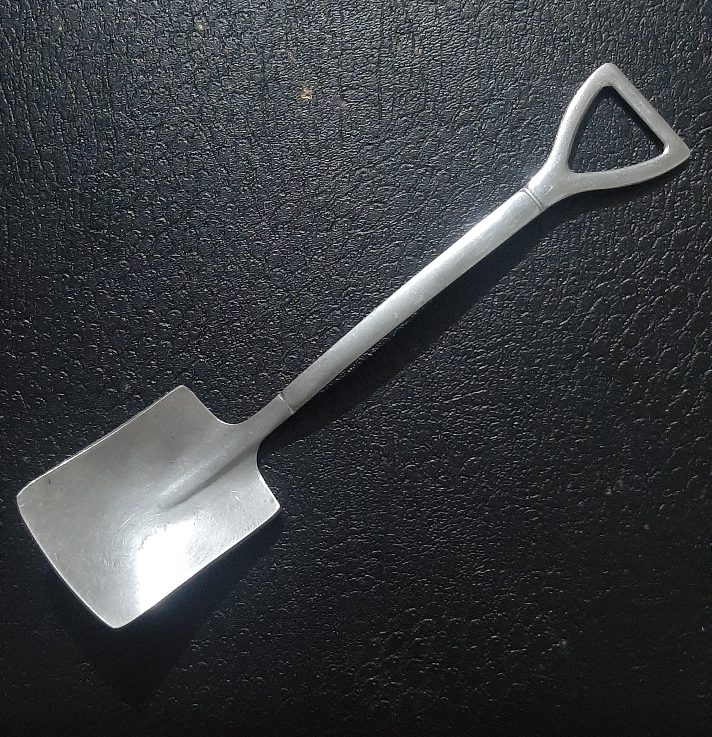 بیلچه کوچک کلکسیونی، طول حدود 12 سانت