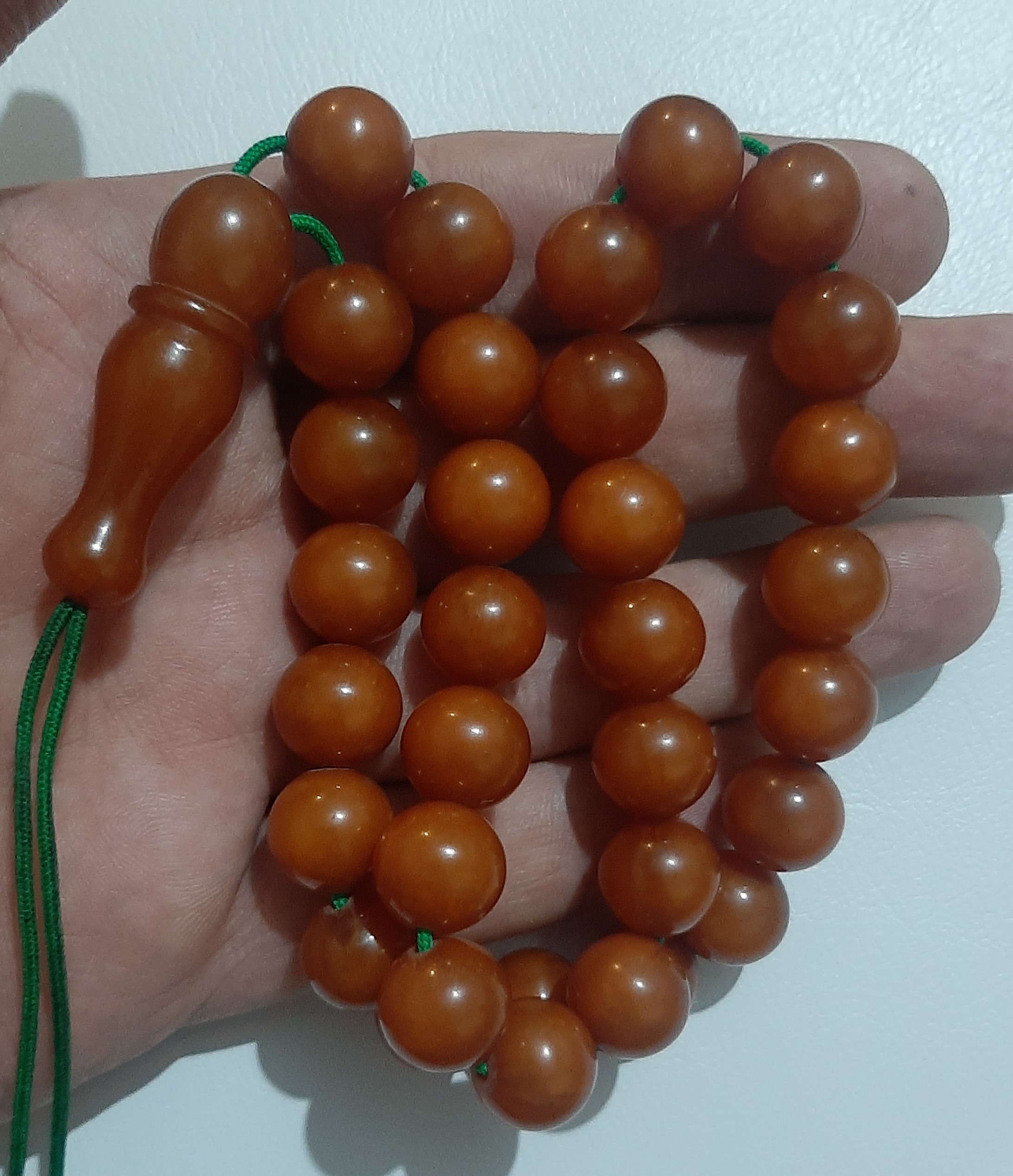 تسبیح زیبای کهربا، خوش رنگ خوش دست