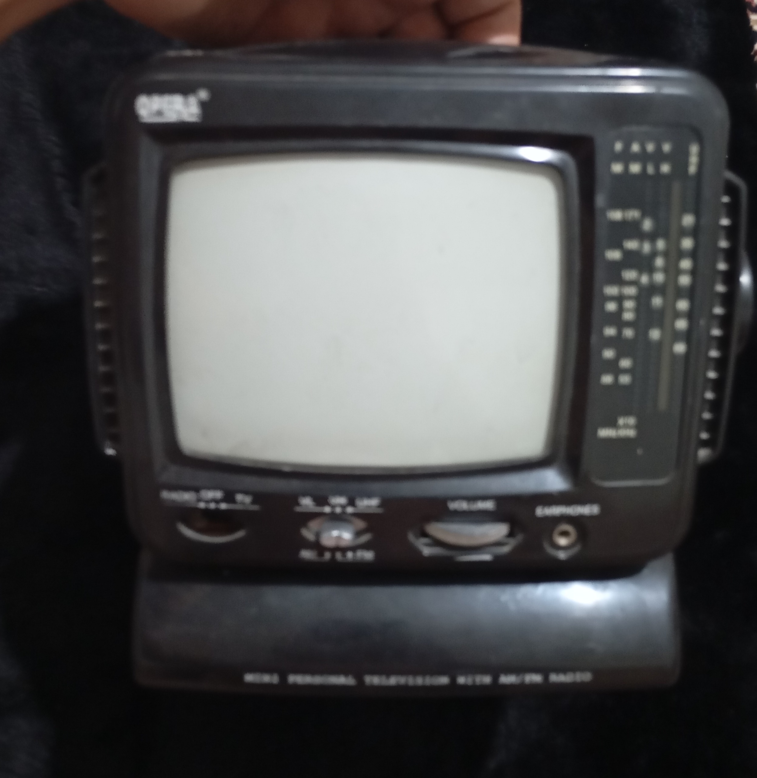تلوزیون 6 اینچ زیبا، قدیمی، نوستالژی، سالم