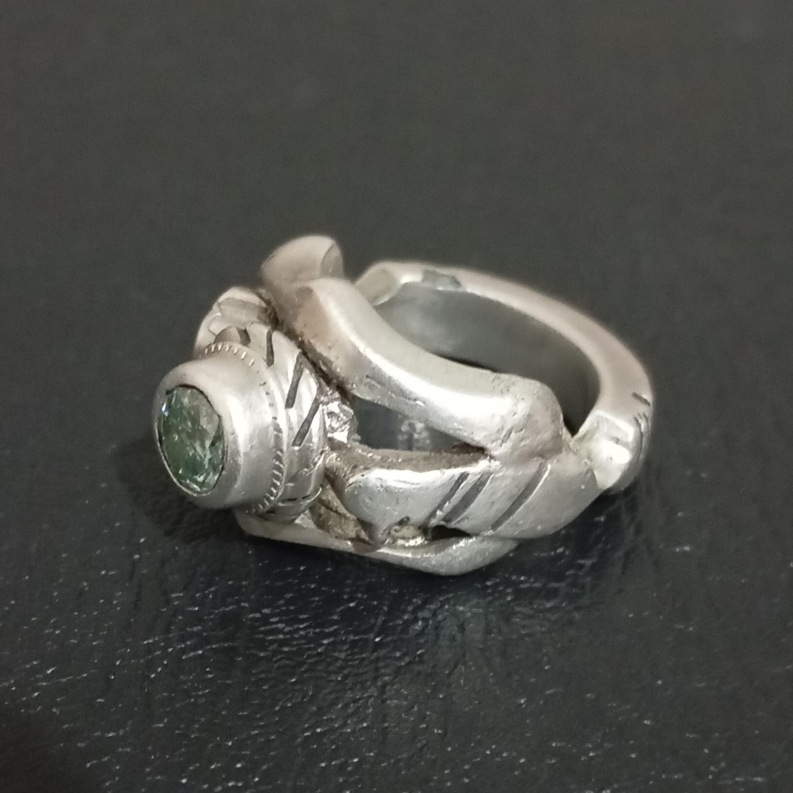 انگشتر دستساز طرح دو عقاب، نگین زیبا موزانایت