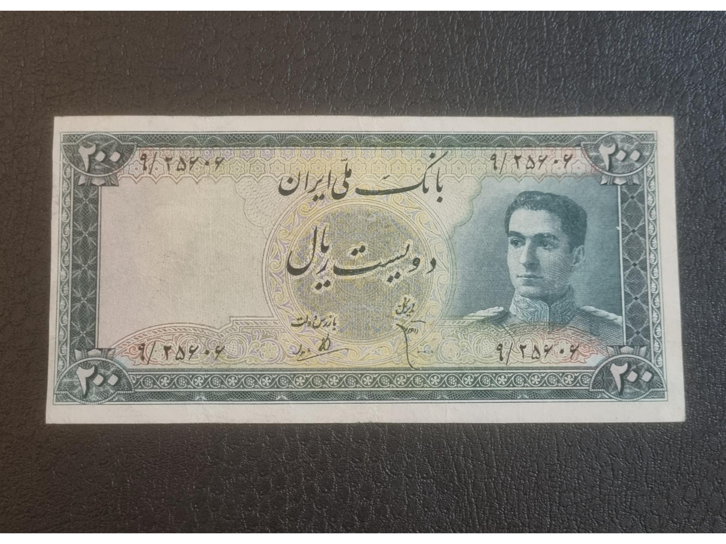 200 ریال سری سوم، کیفیت عالی، سمت چپ کات جزئی دارد