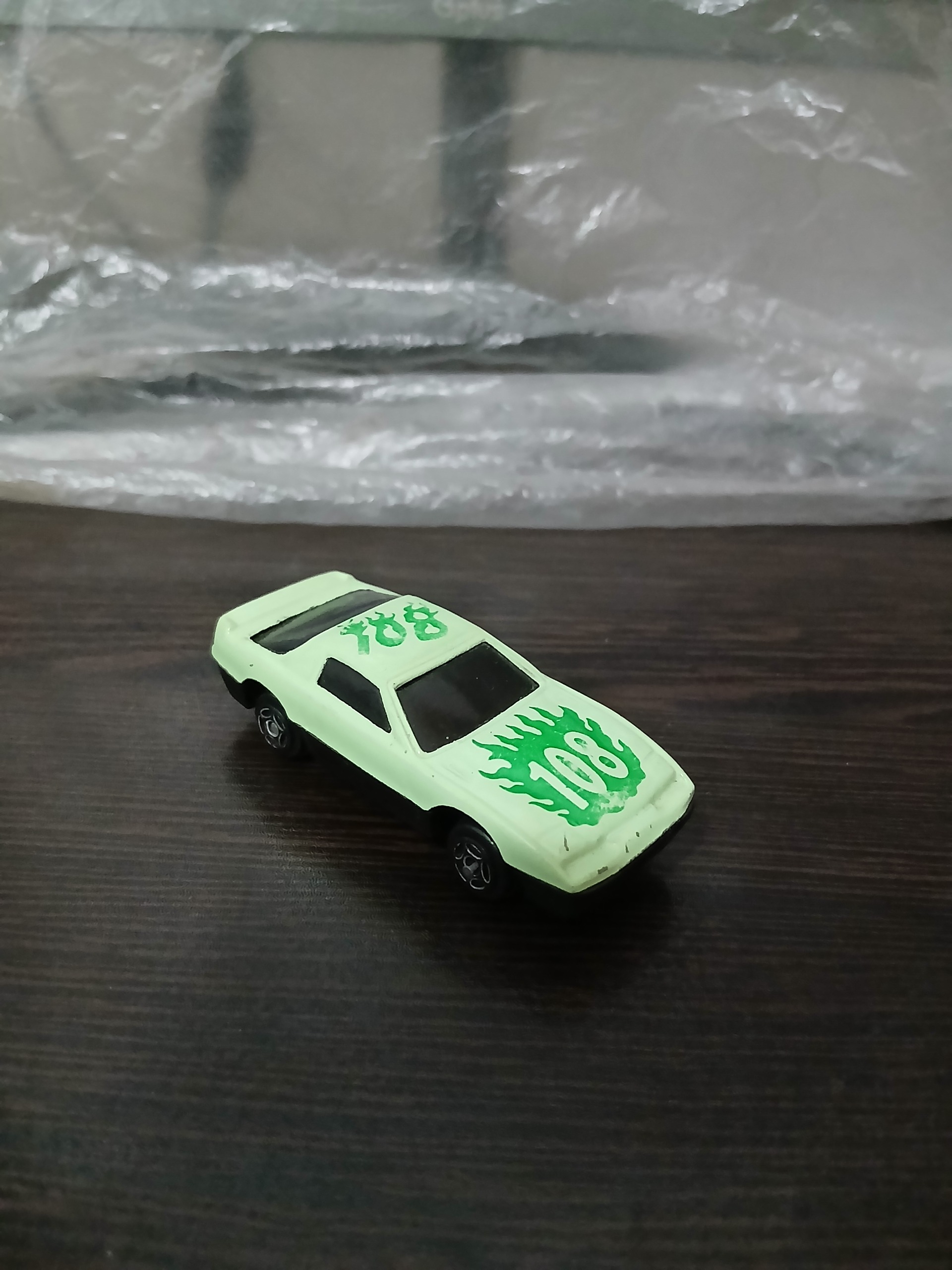 ماشین فلزی قدیمی