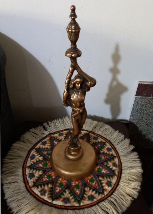 مجسمه برنزی قدیمی، قابلیت استفاده بعنوان پایه