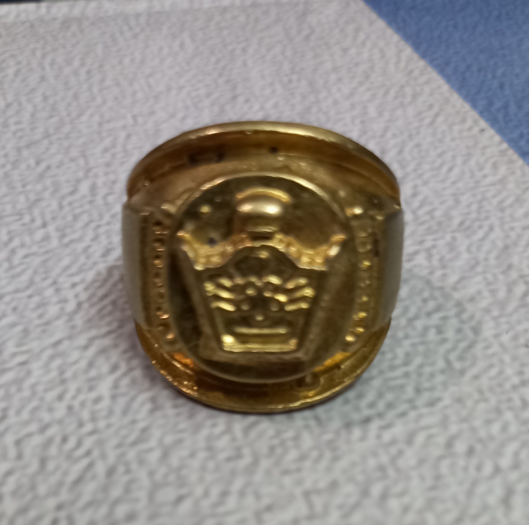 انگشتر نشان تاج