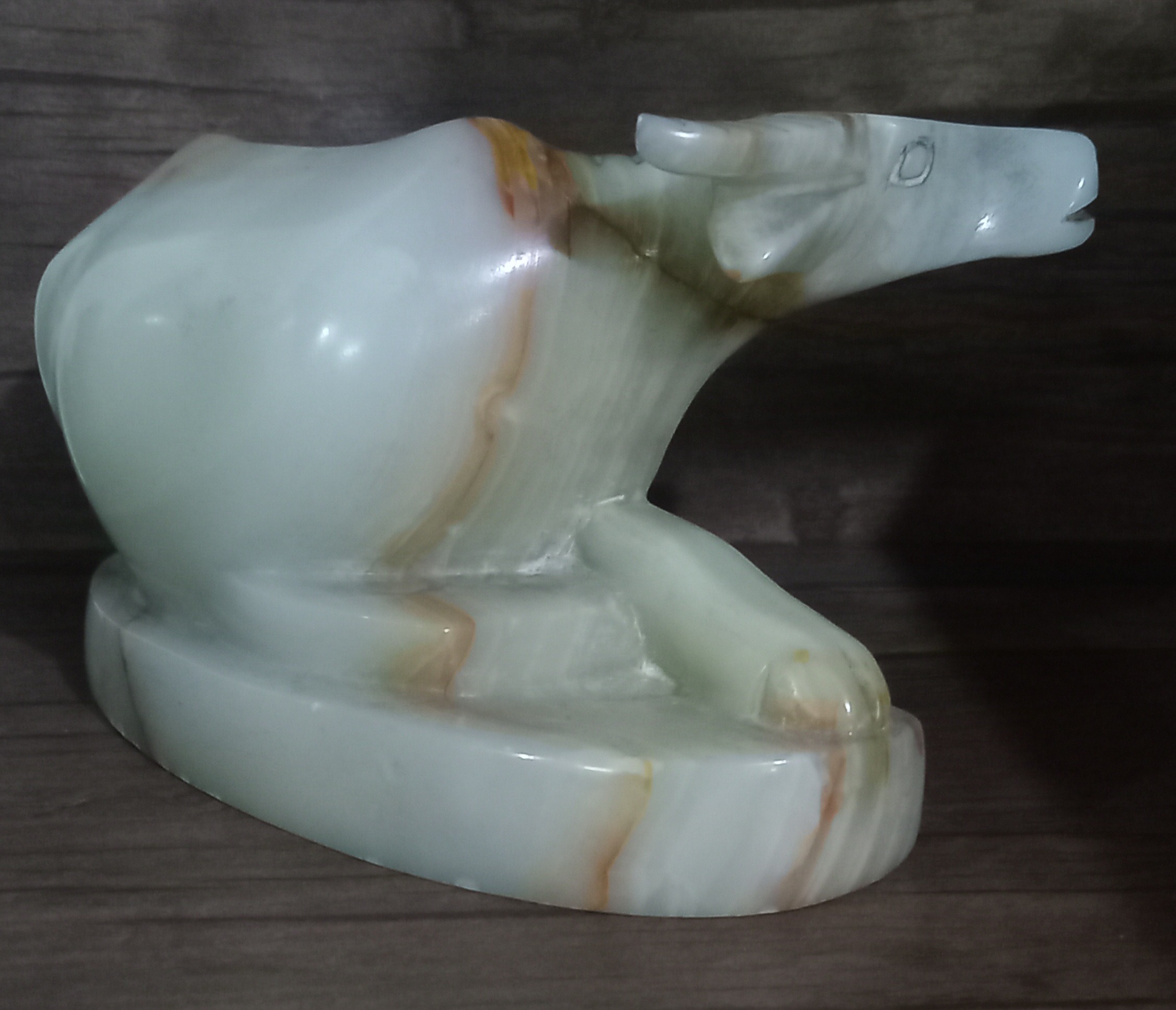 مجسمه گاو سنگی